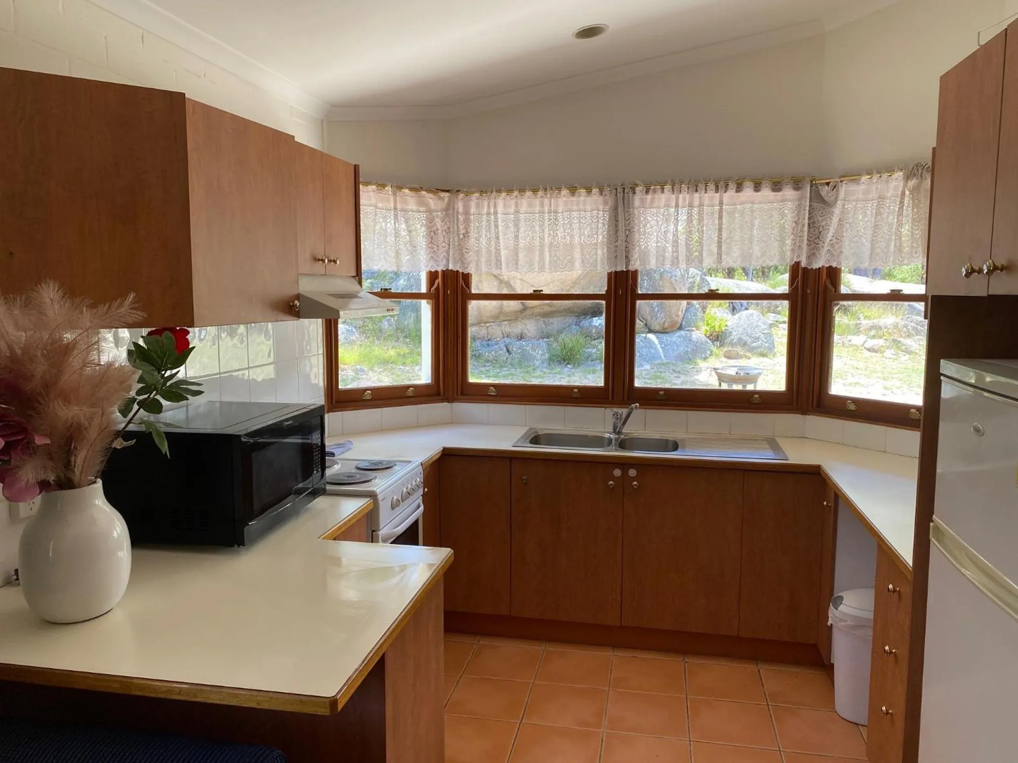 kitchen in Girraween Country Inn