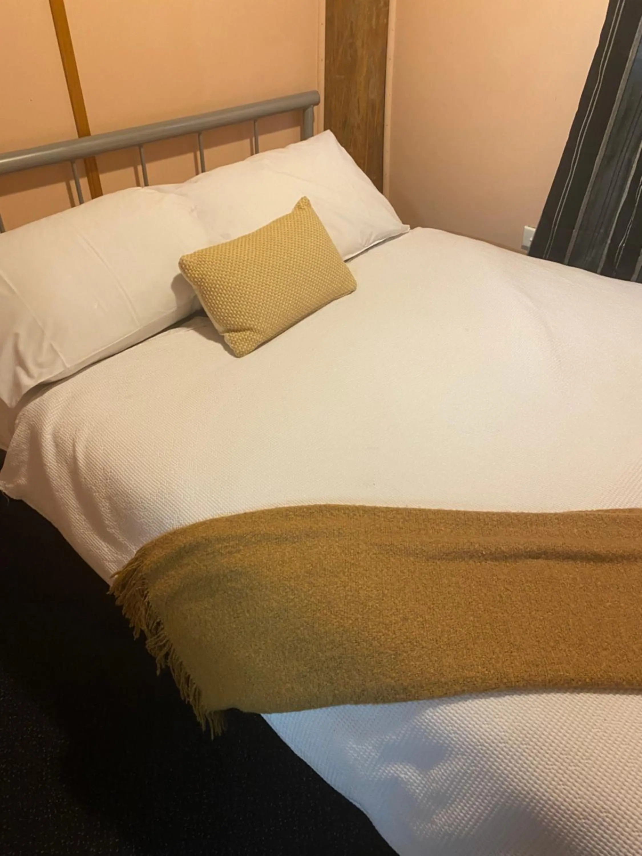 Bedroom, Bed in Girraween Country Inn