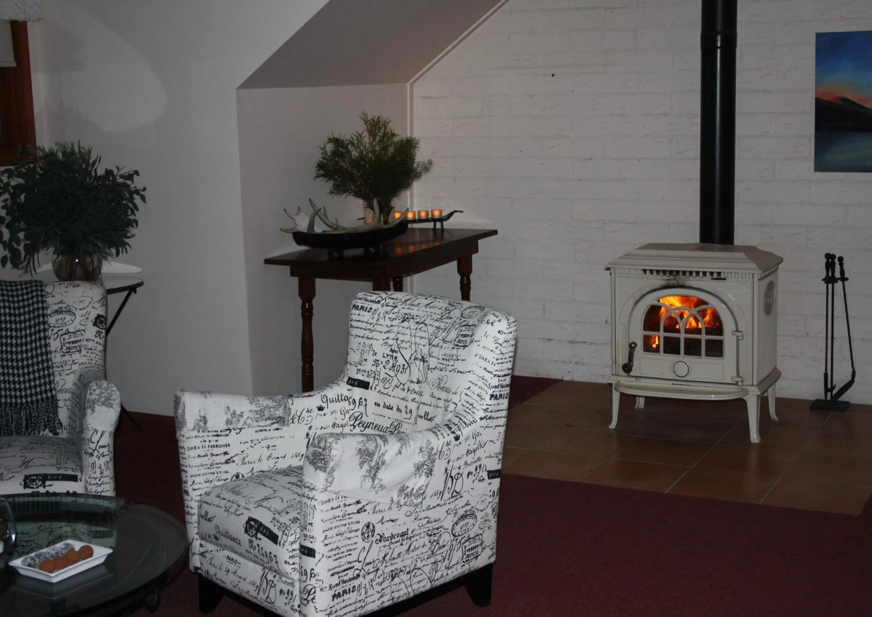 Communal lounge/ TV room in Girraween Country Inn