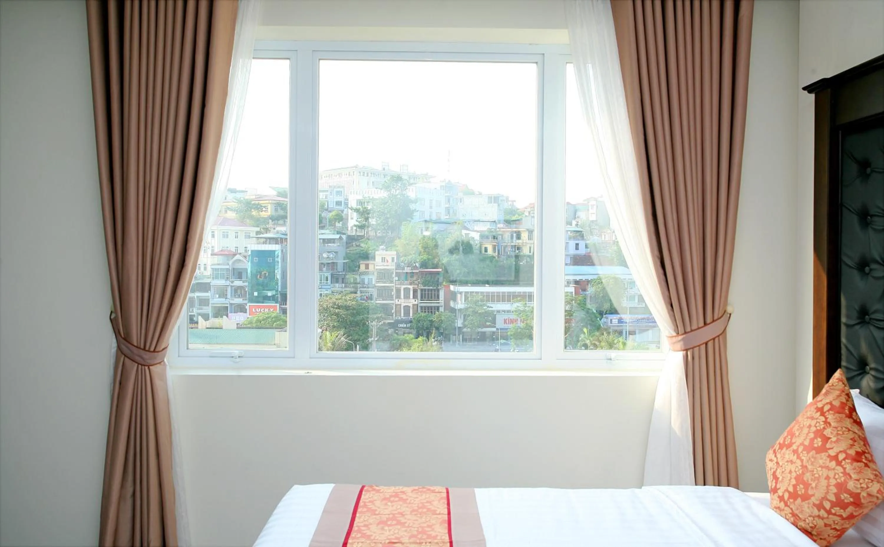 Bed in Ha Long Park Hotel