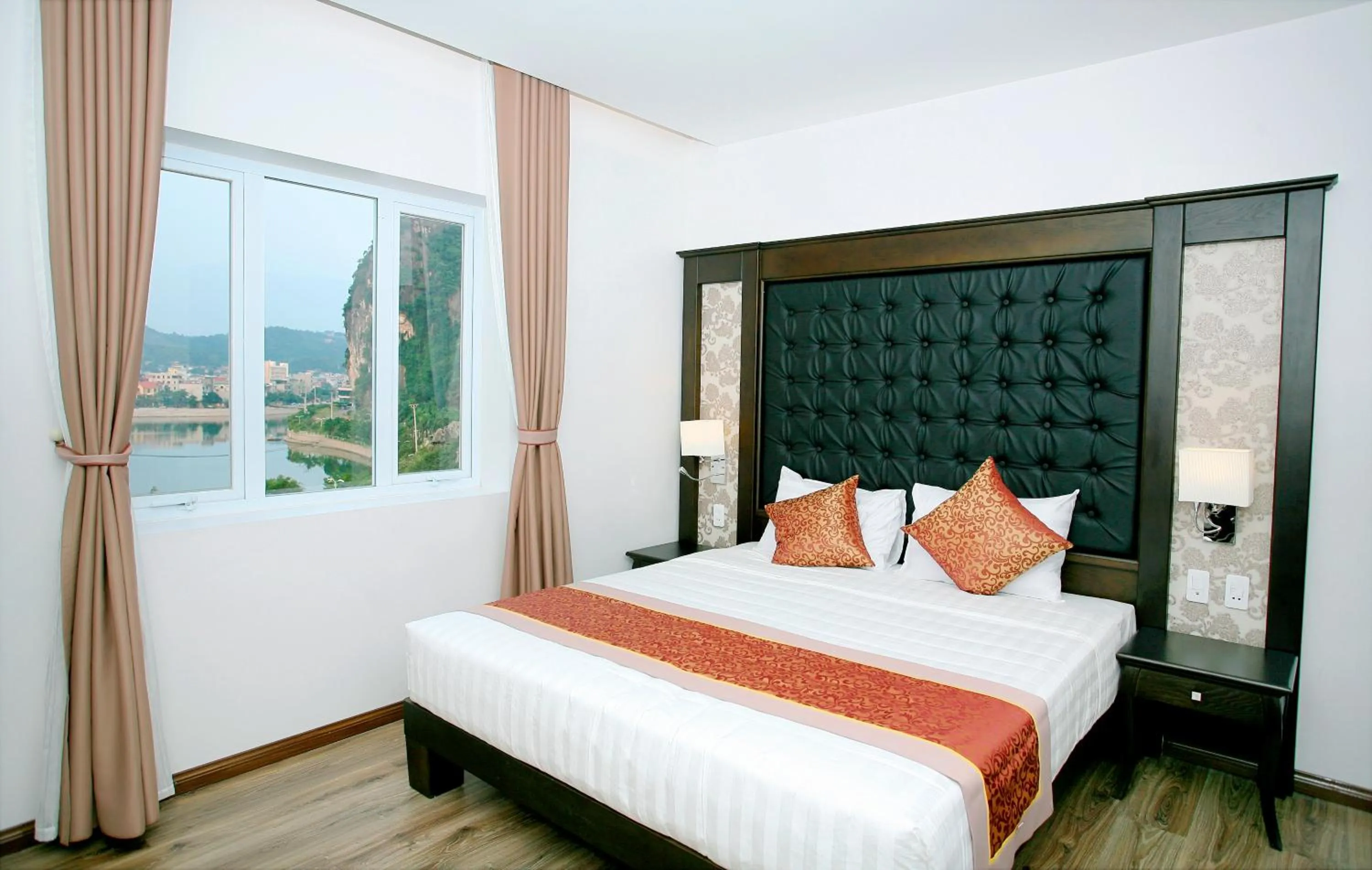 Bed in Ha Long Park Hotel