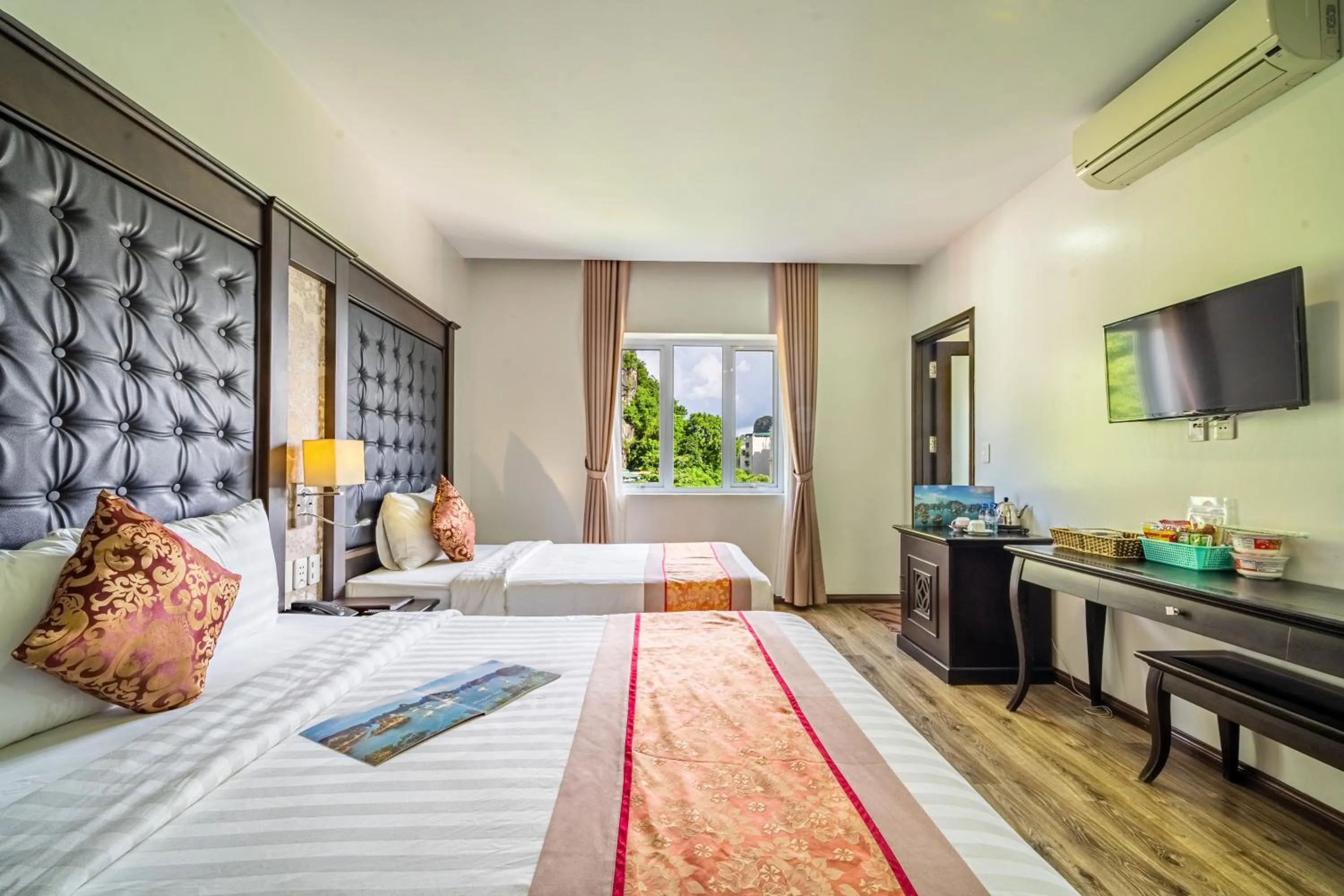 Bed in Ha Long Park Hotel