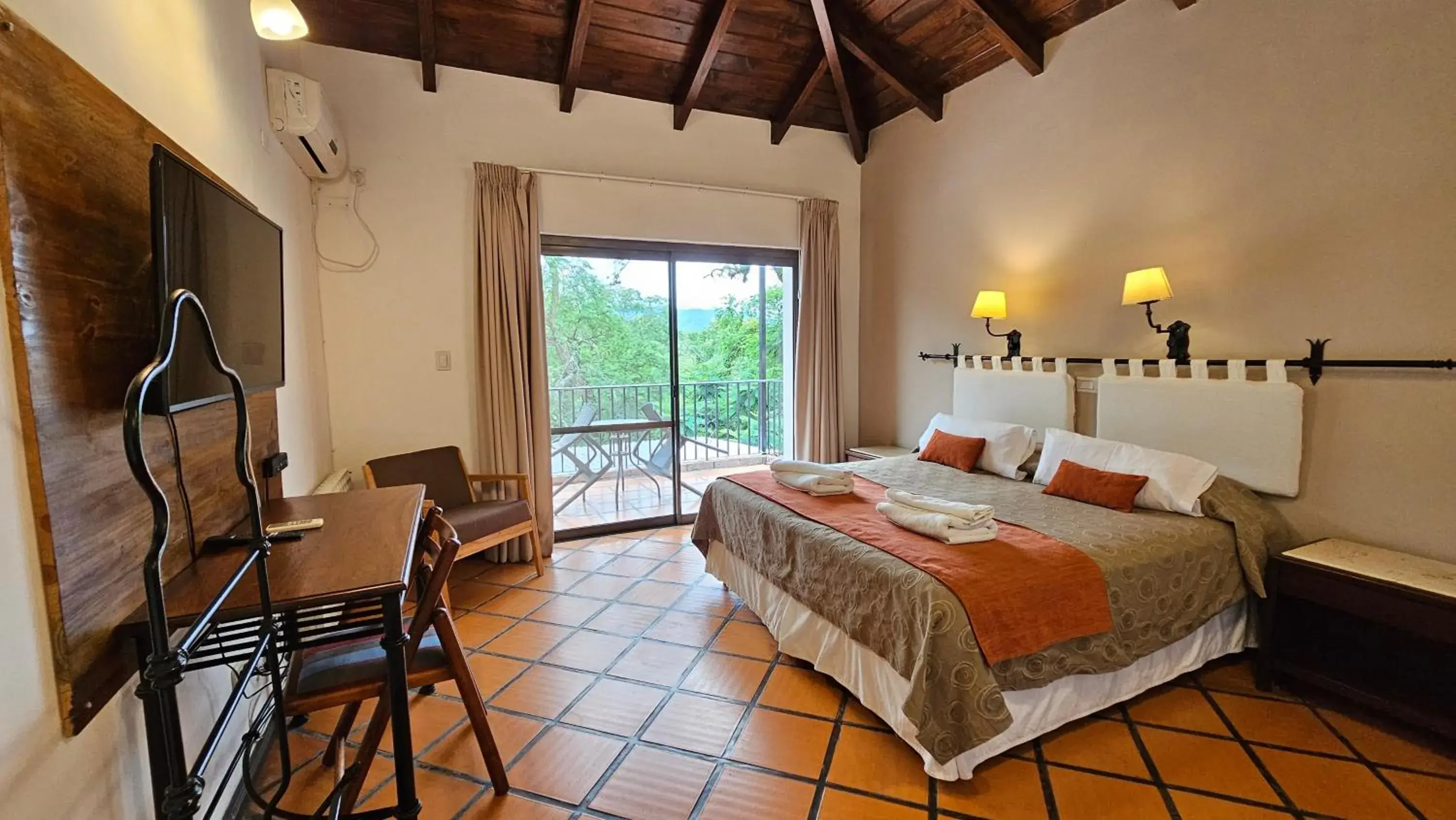 Double Room with Balcony in Hotel Selva Montana Double Room with Balcony in Hotel Selva Montana