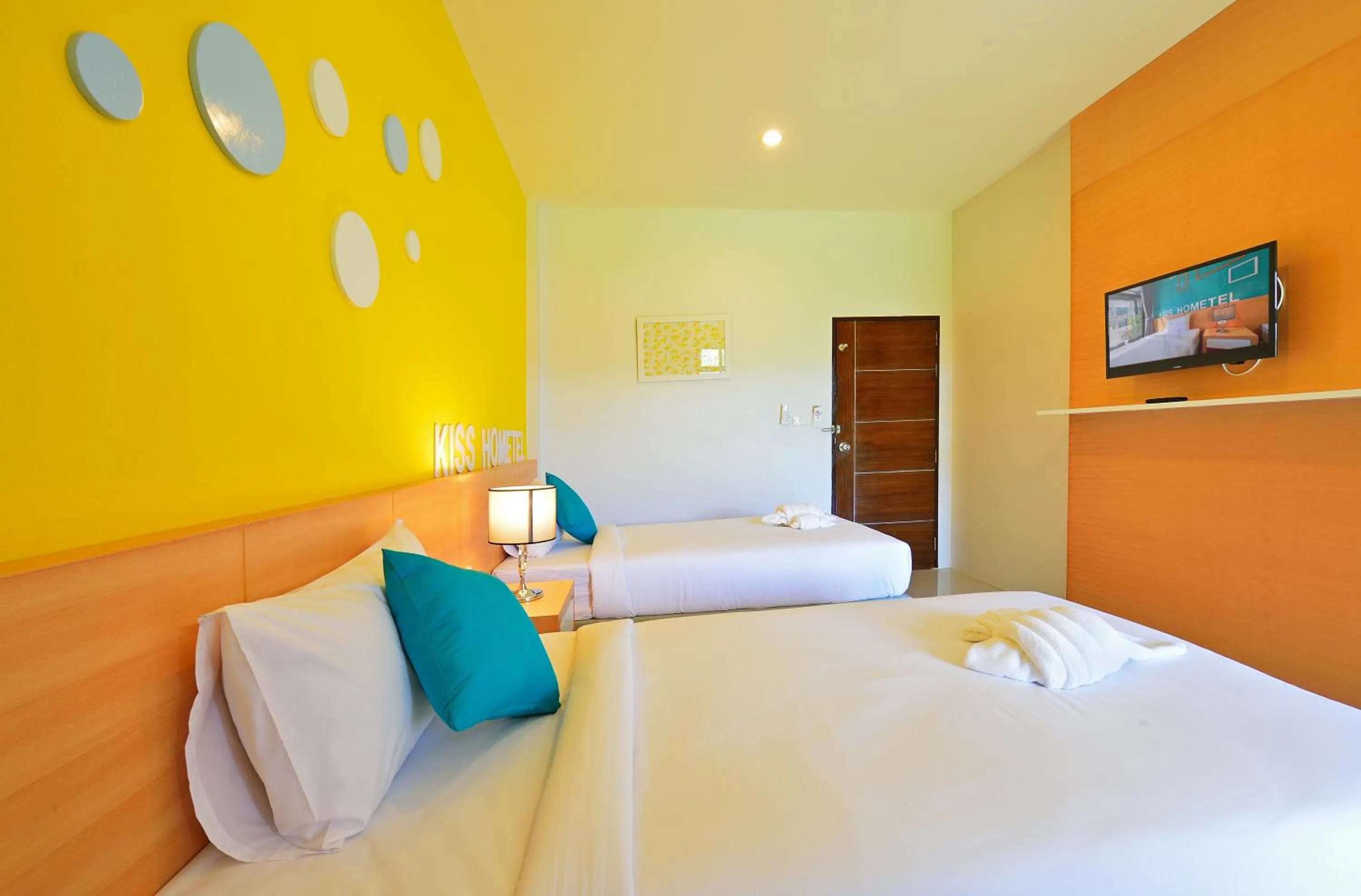 Photo of the whole room, Bed in Kiss Hometel