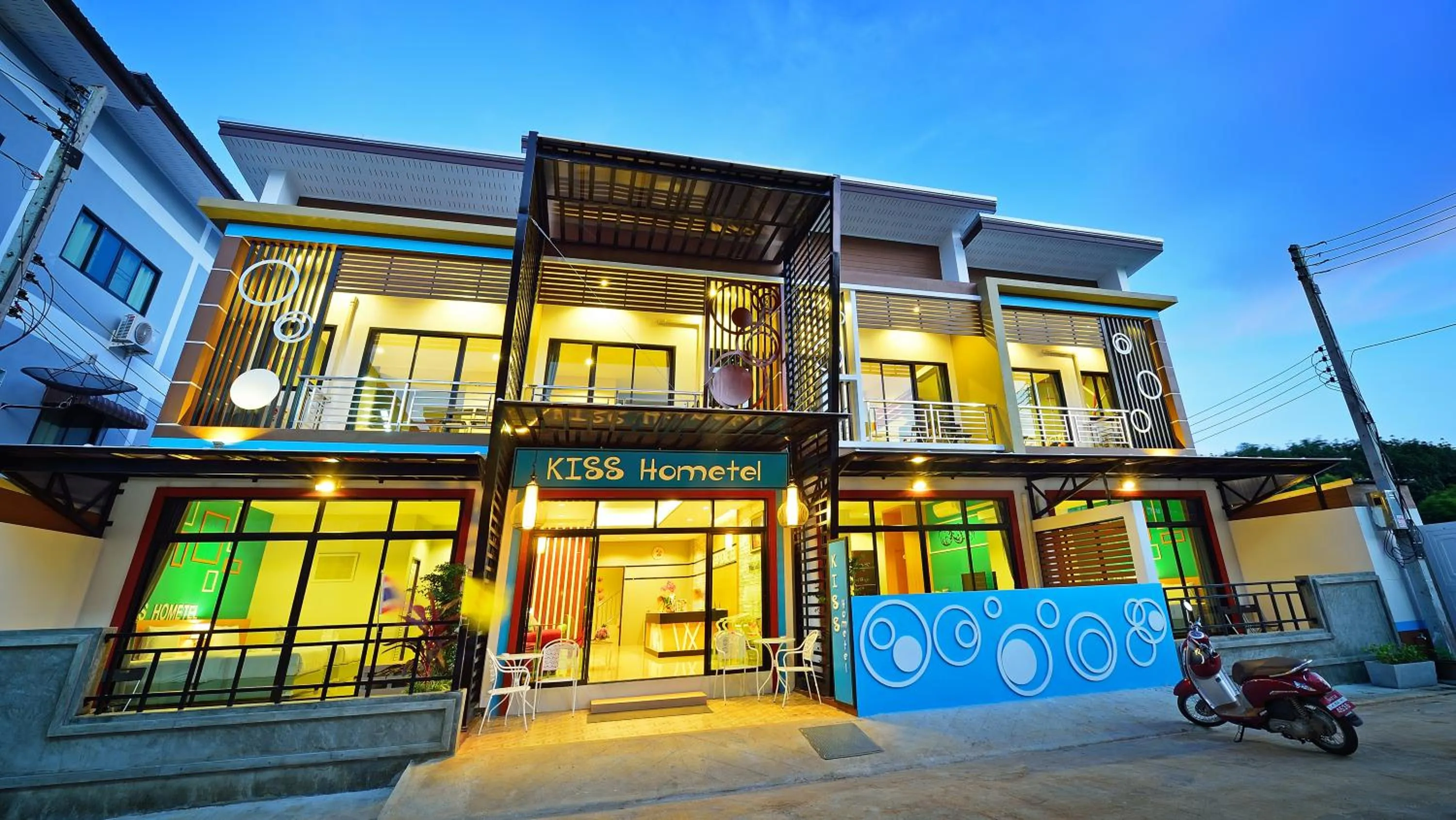 Facade/entrance in Kiss Hometel