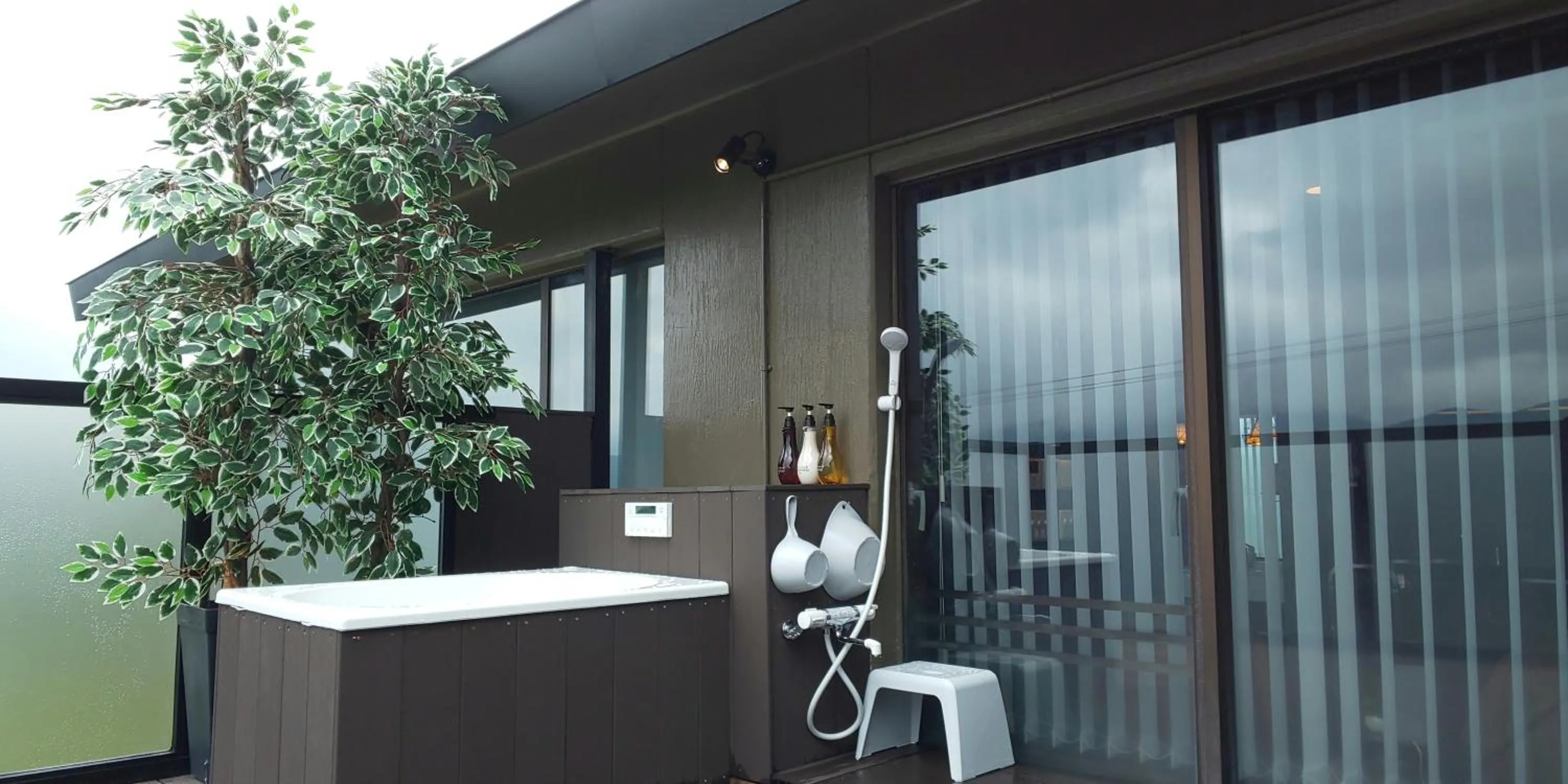 Shower in Hakone Gora Guam Dog