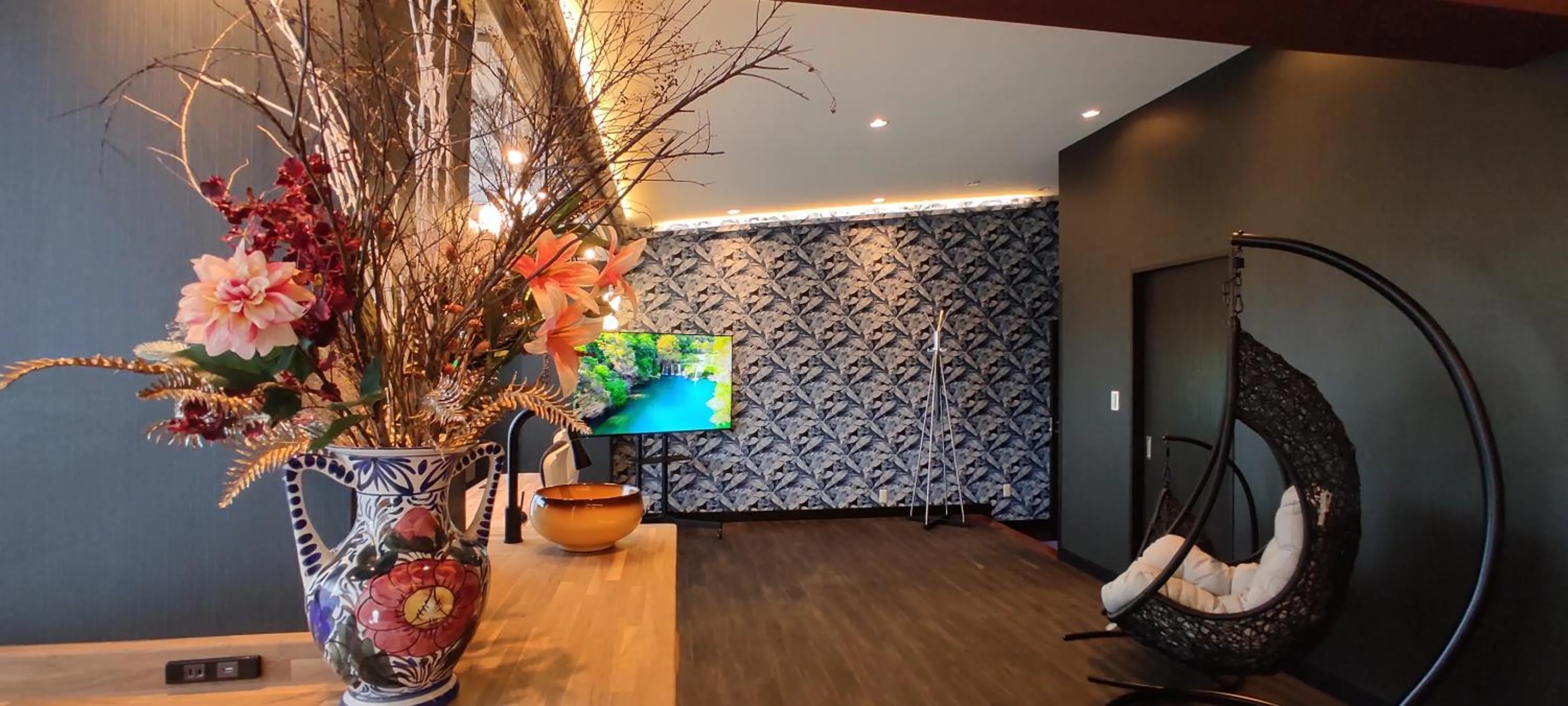 Hakone Gora Guam Dog