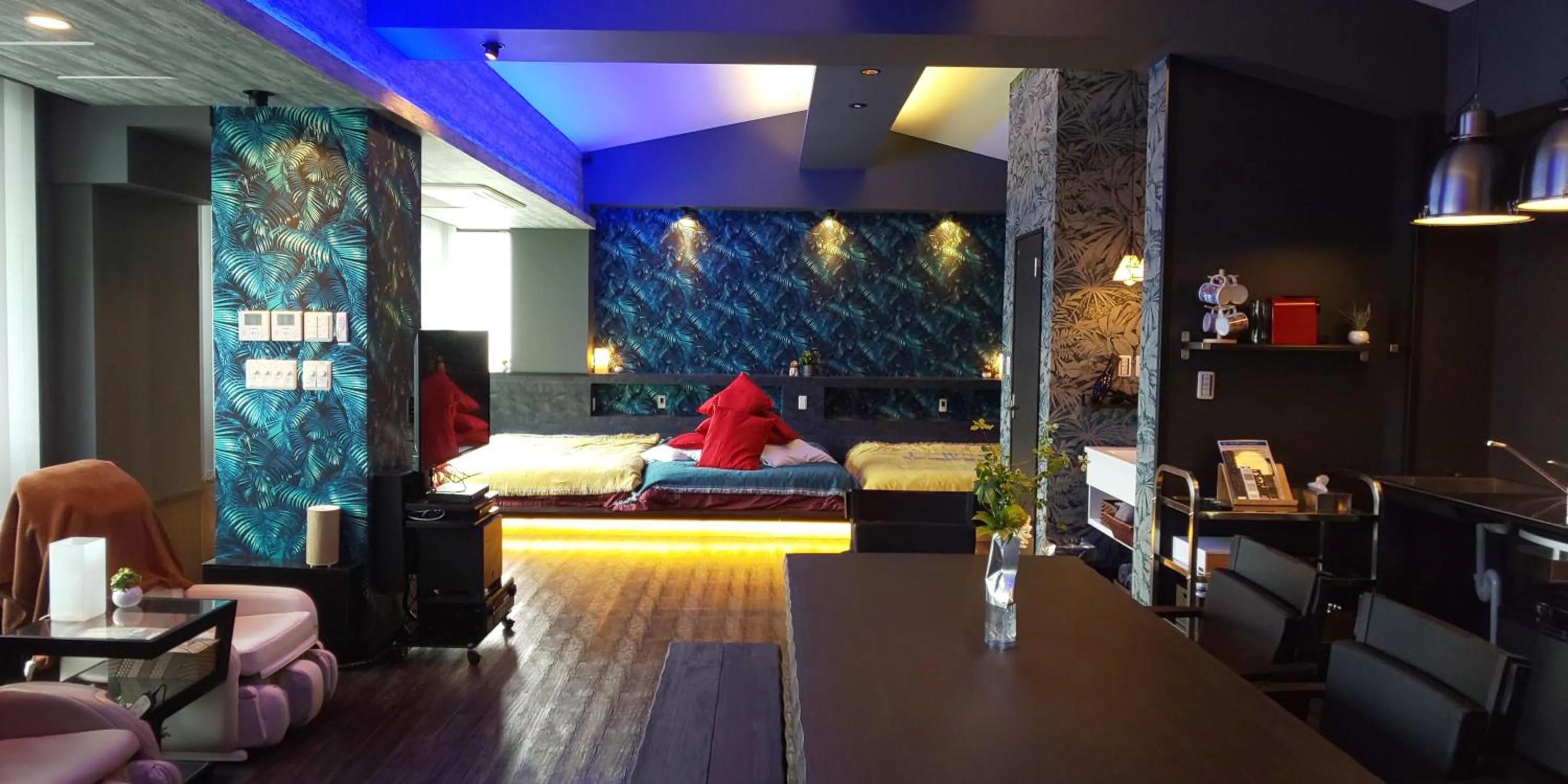 Hakone Gora Guam Dog