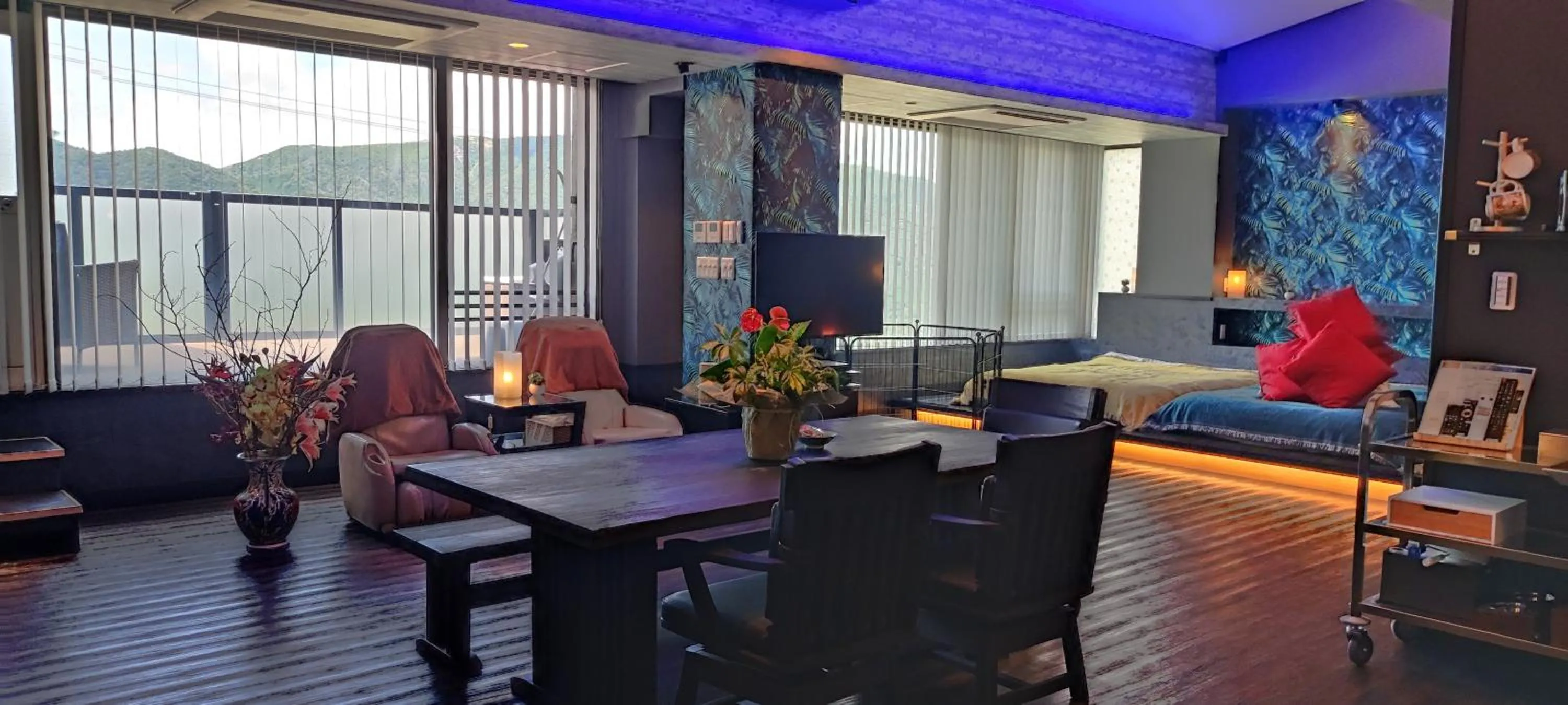 Hakone Gora Guam Dog