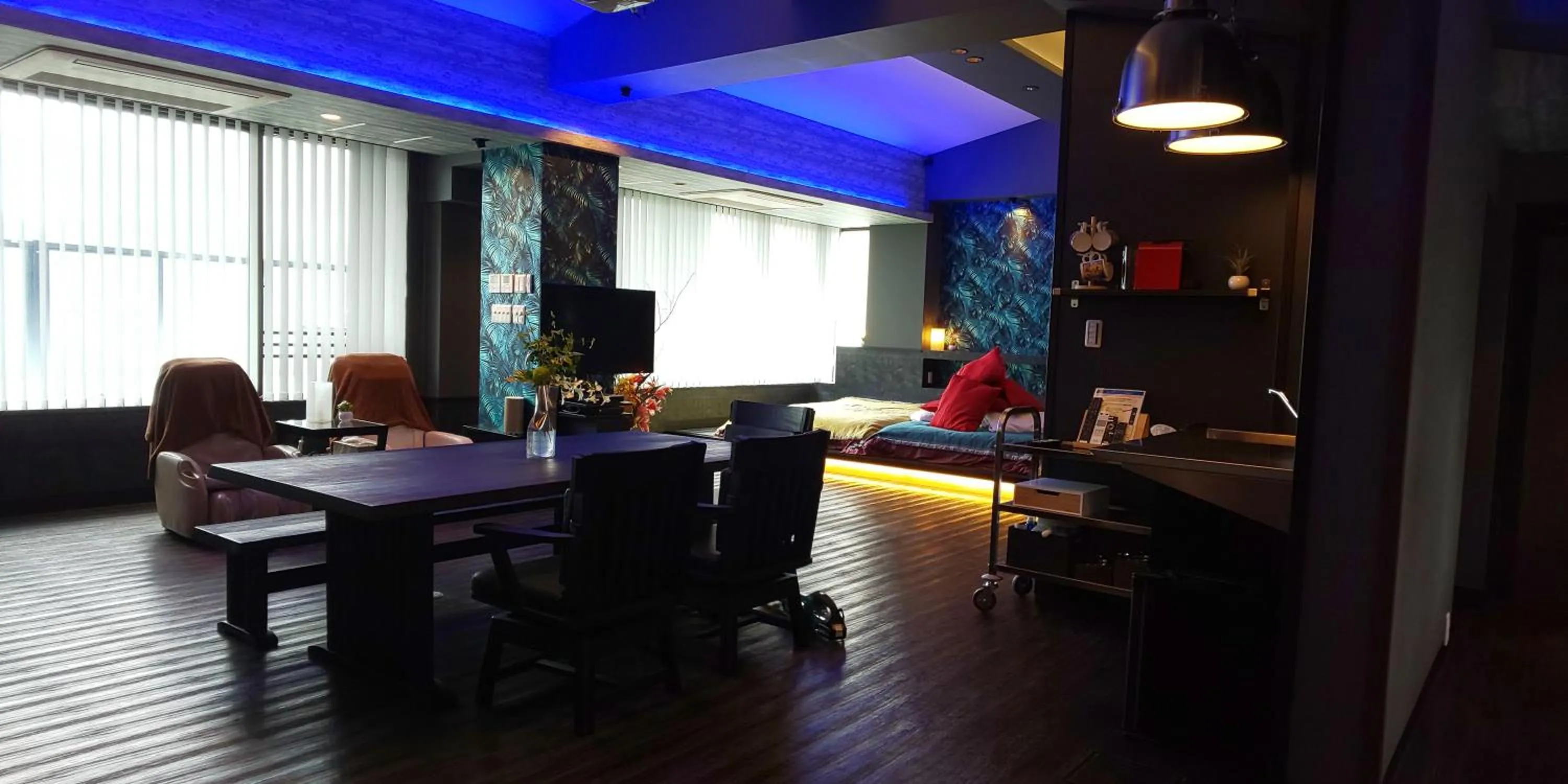 Hakone Gora Guam Dog