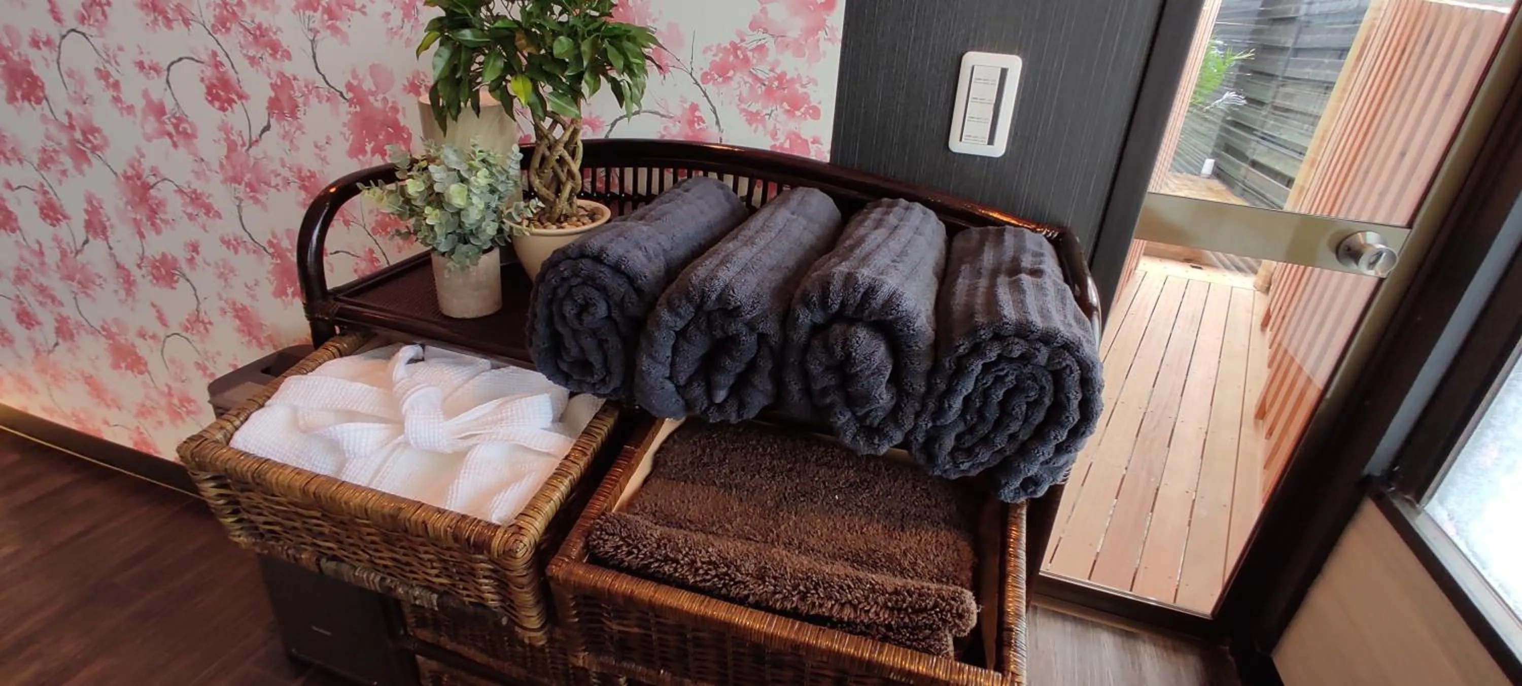 Hakone Gora Guam Dog