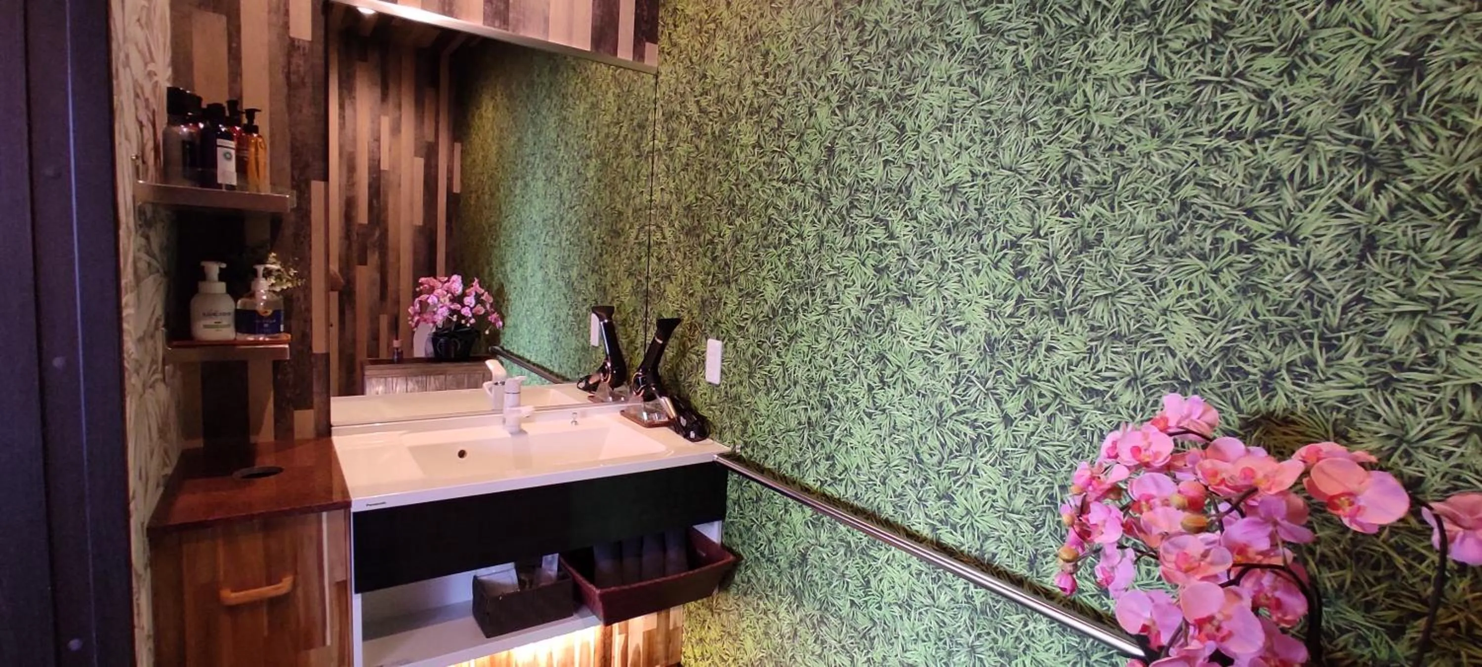 Hakone Gora Guam Dog