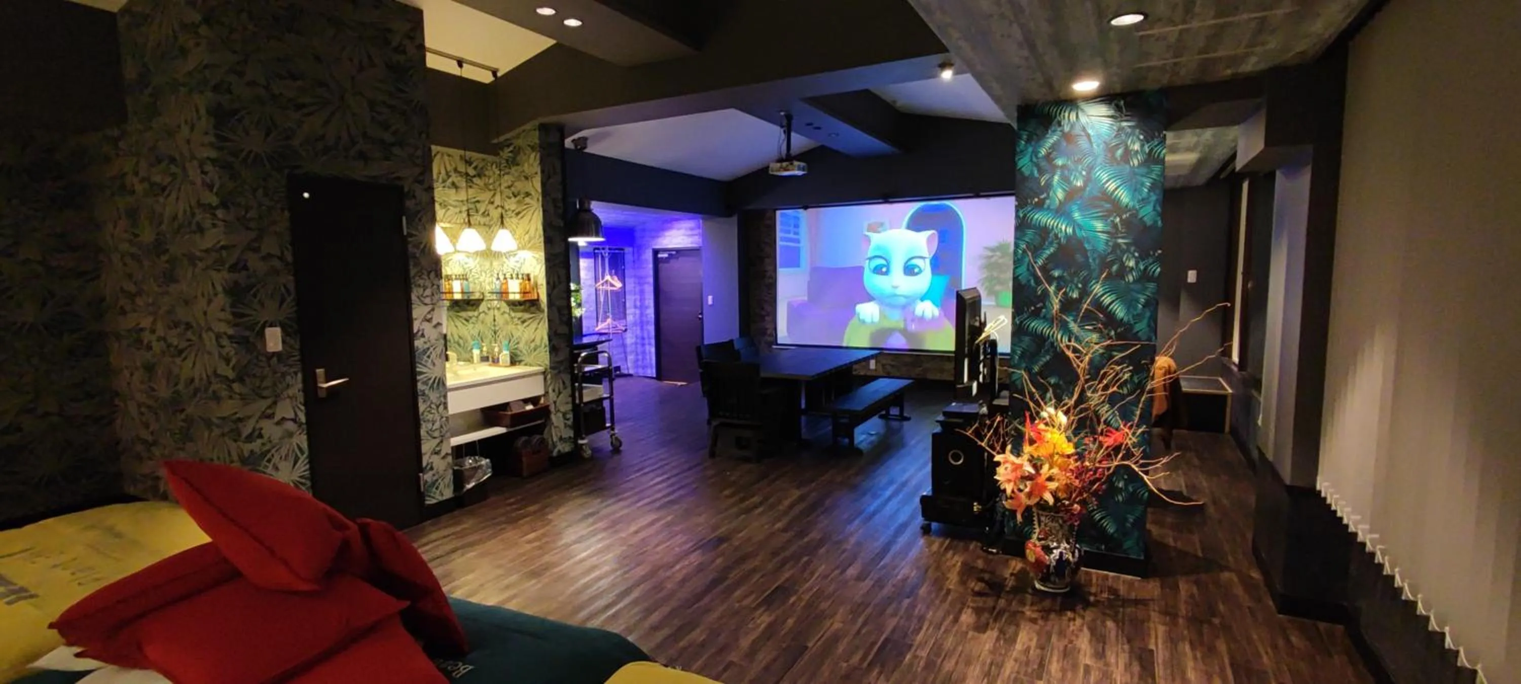 Hakone Gora Guam Dog