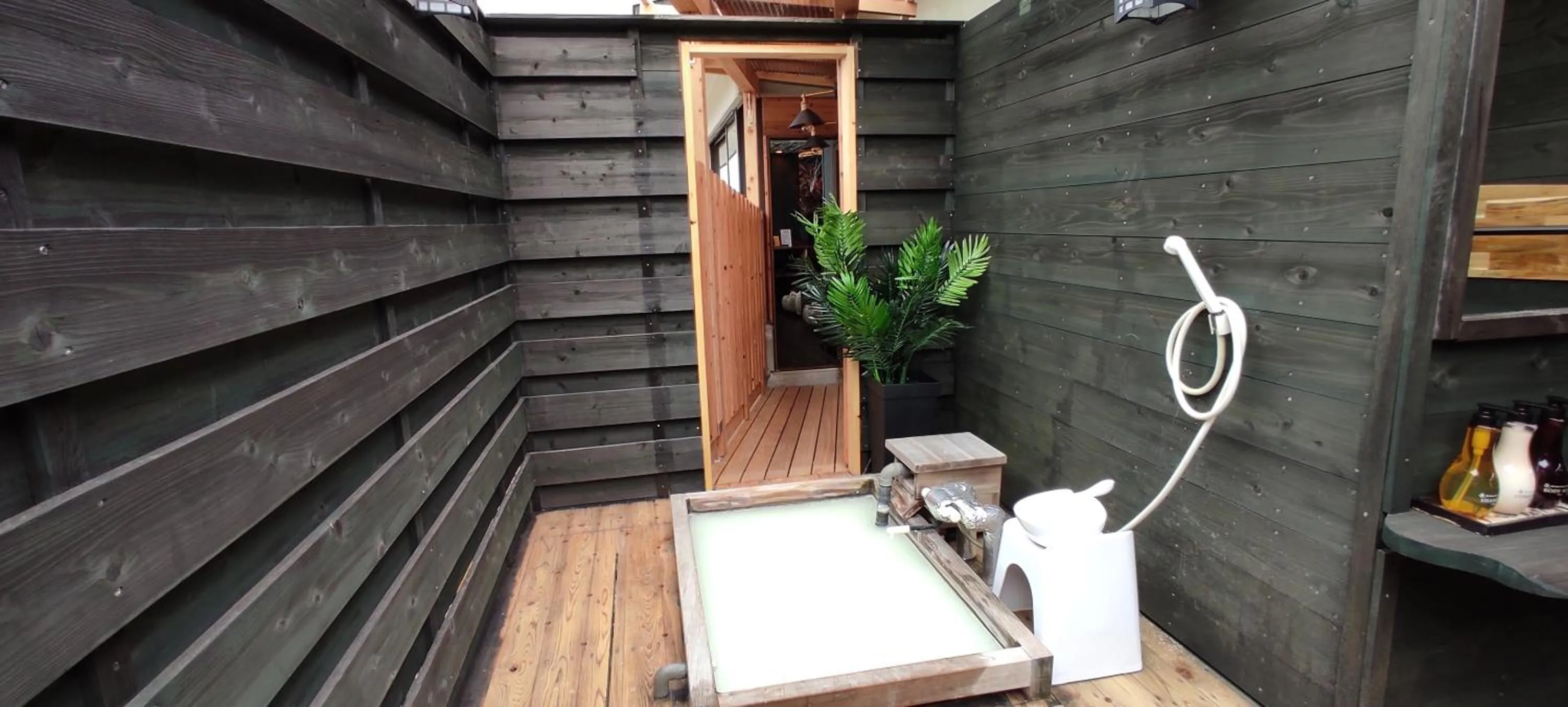 Hakone Gora Guam Dog