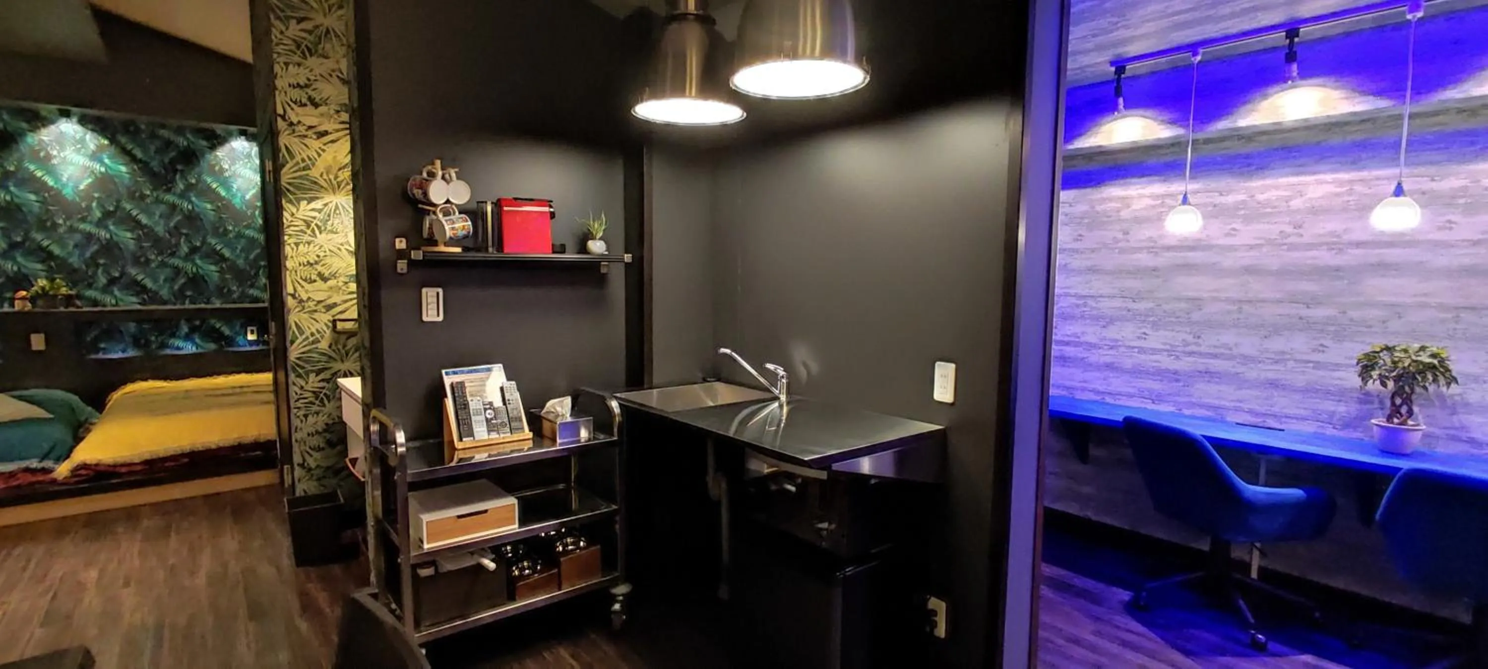 Hakone Gora Guam Dog