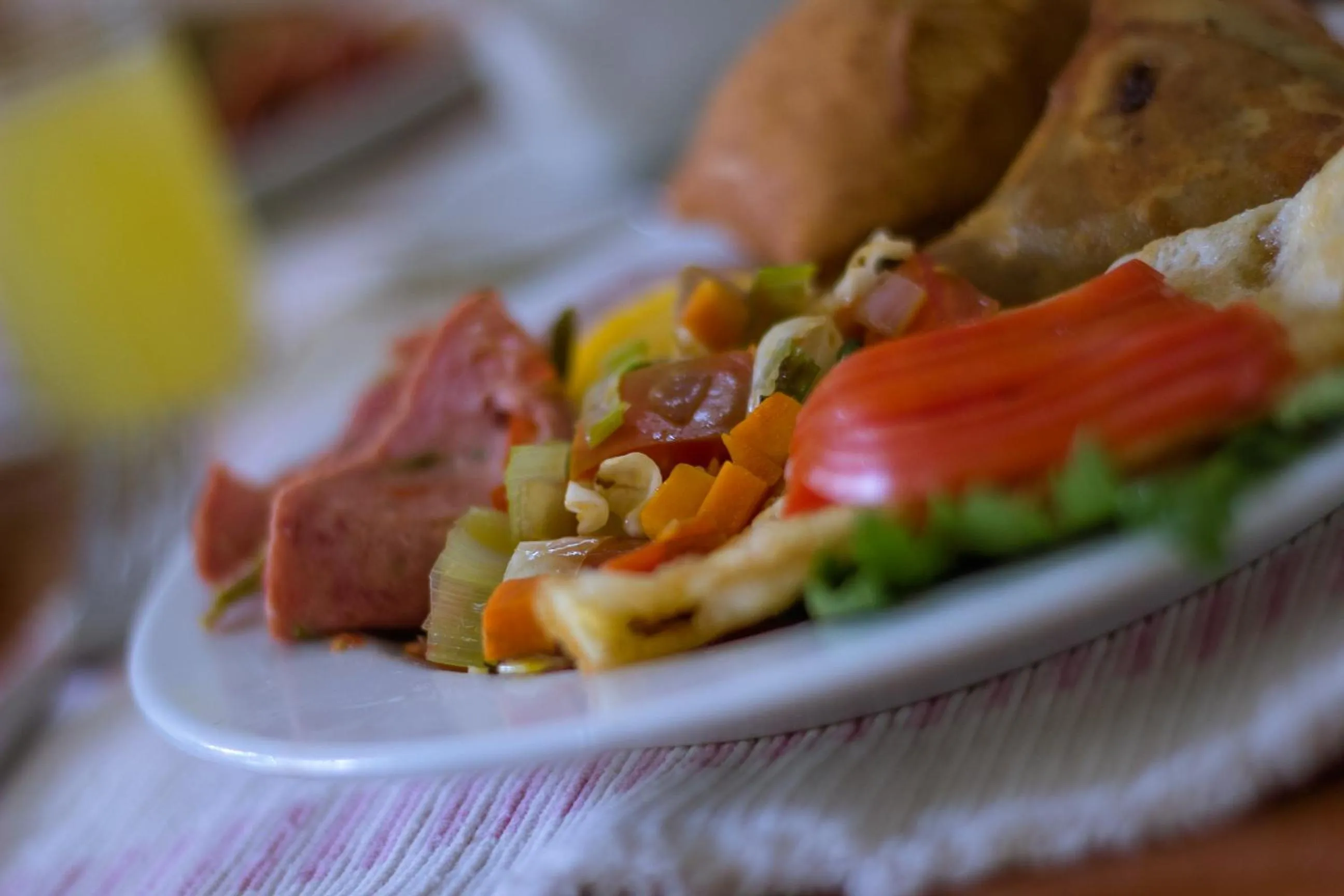 Food and drinks in Chak Guesthouse & Conference Center
