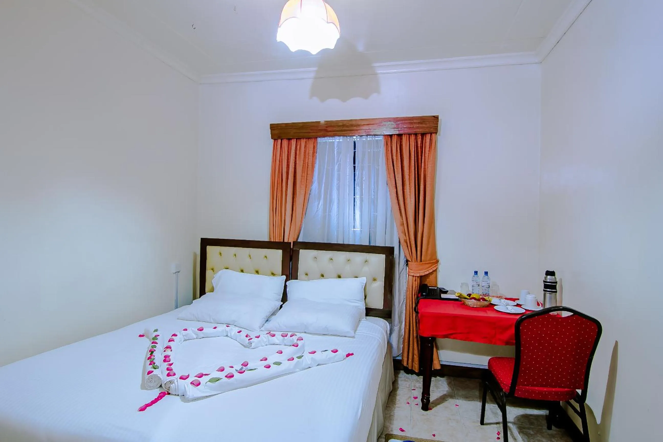 Bedroom, Bed in Chak Guesthouse & Conference Center