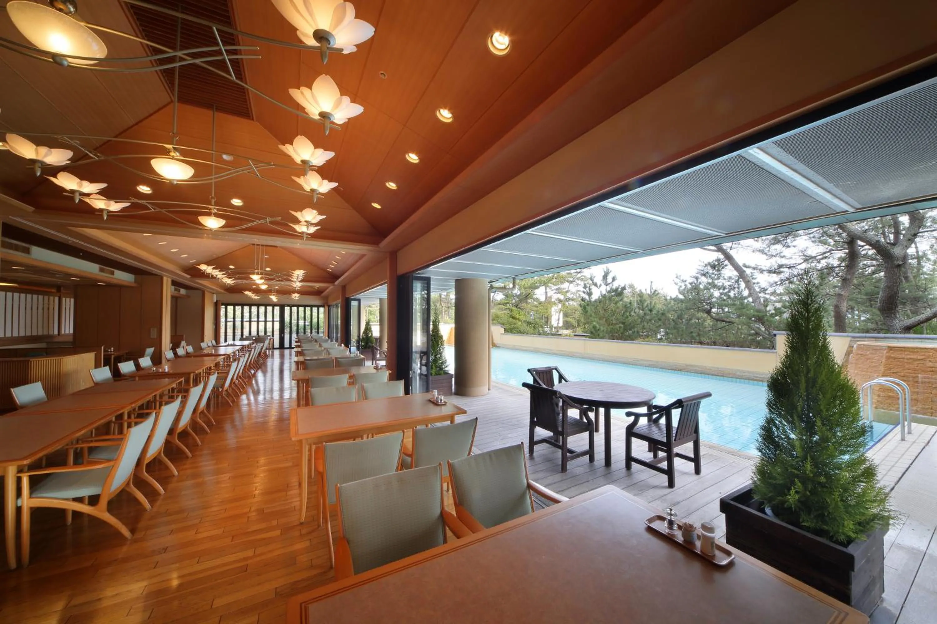 Restaurant/places to eat in Kamogawakan