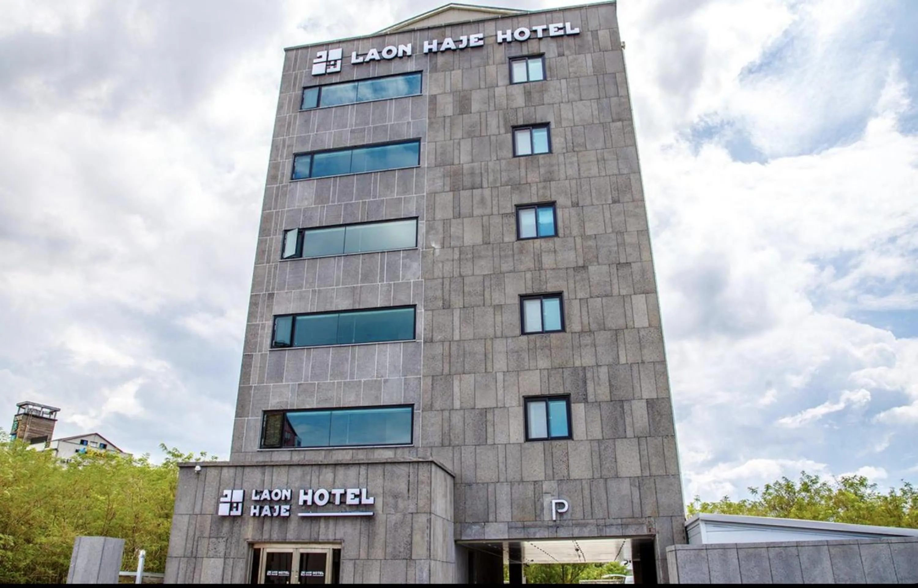 Property building in Gunsan LAONHAJE