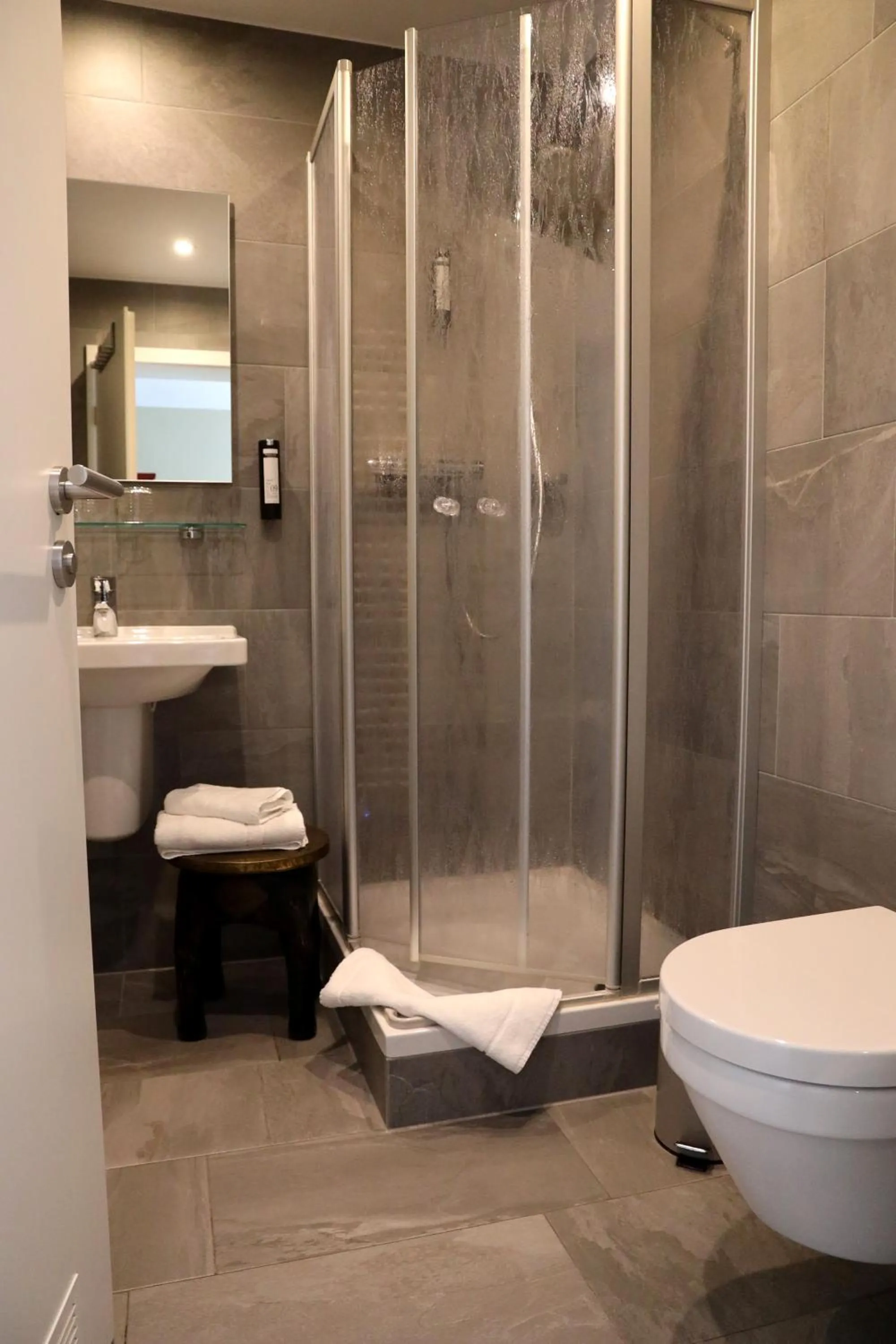 Toilet in Hotel Wandersleben - Erfurt