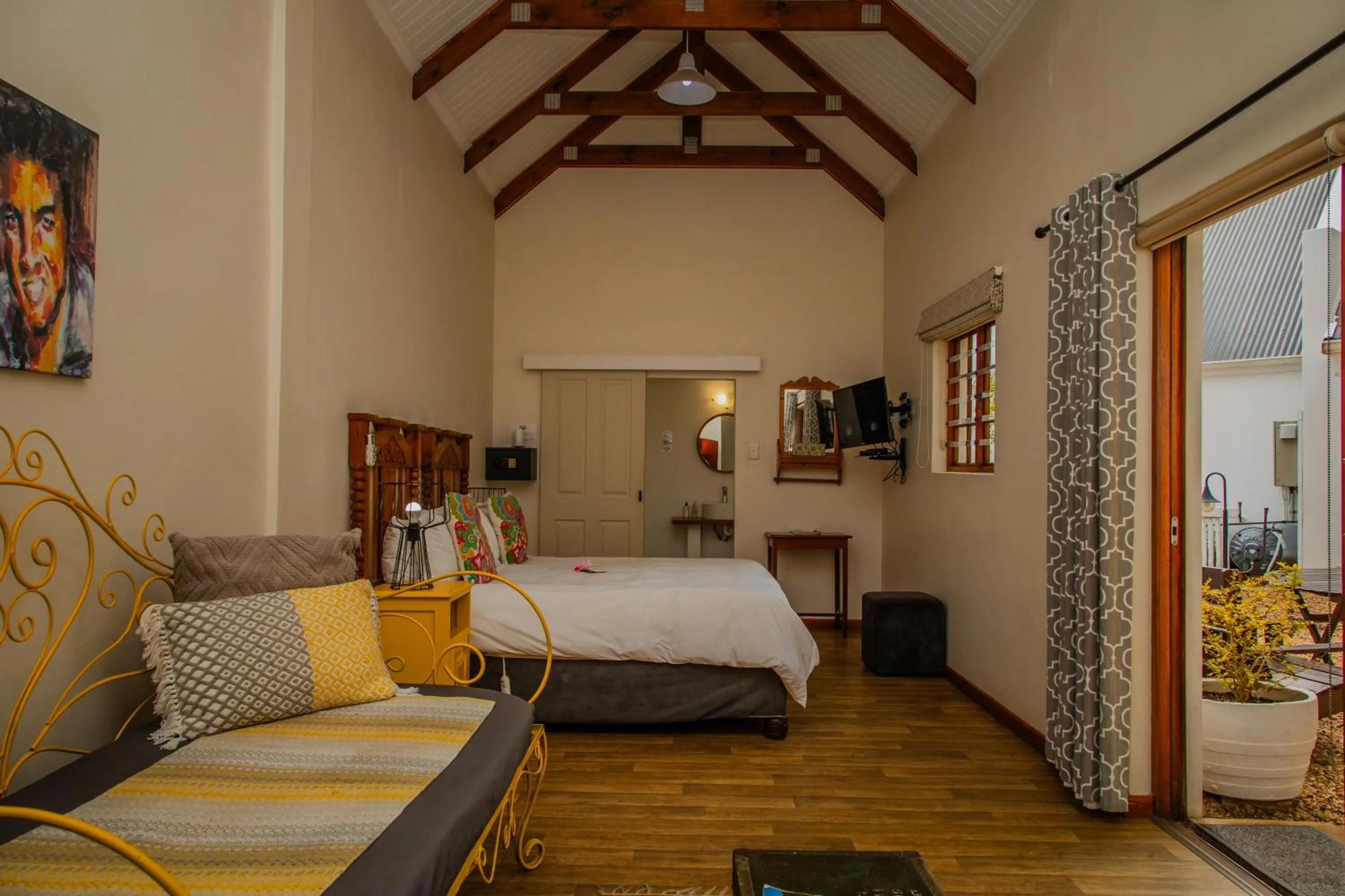 Bed in Aan de Oever Guesthouse