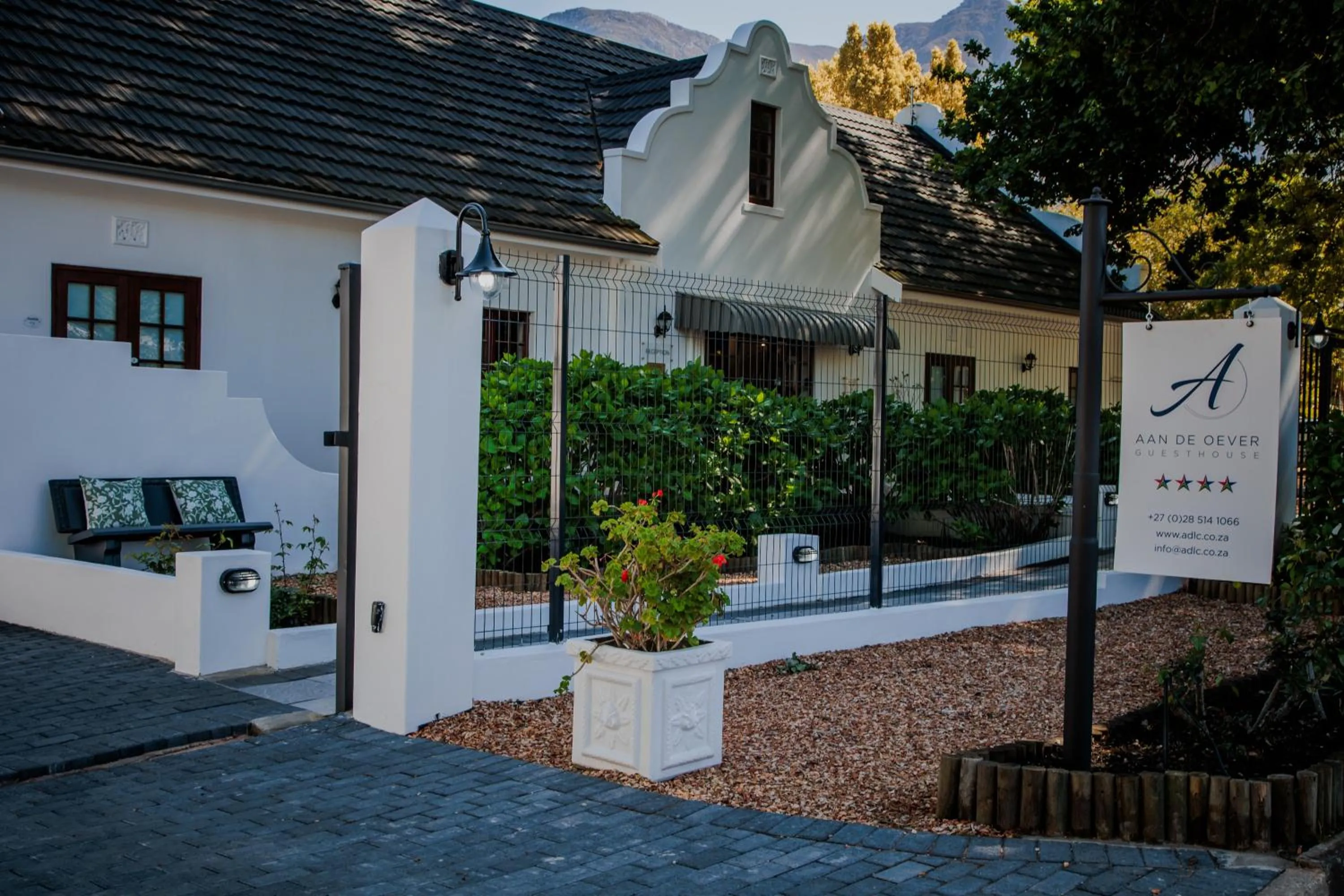 Facade/entrance in Aan de Oever Guesthouse