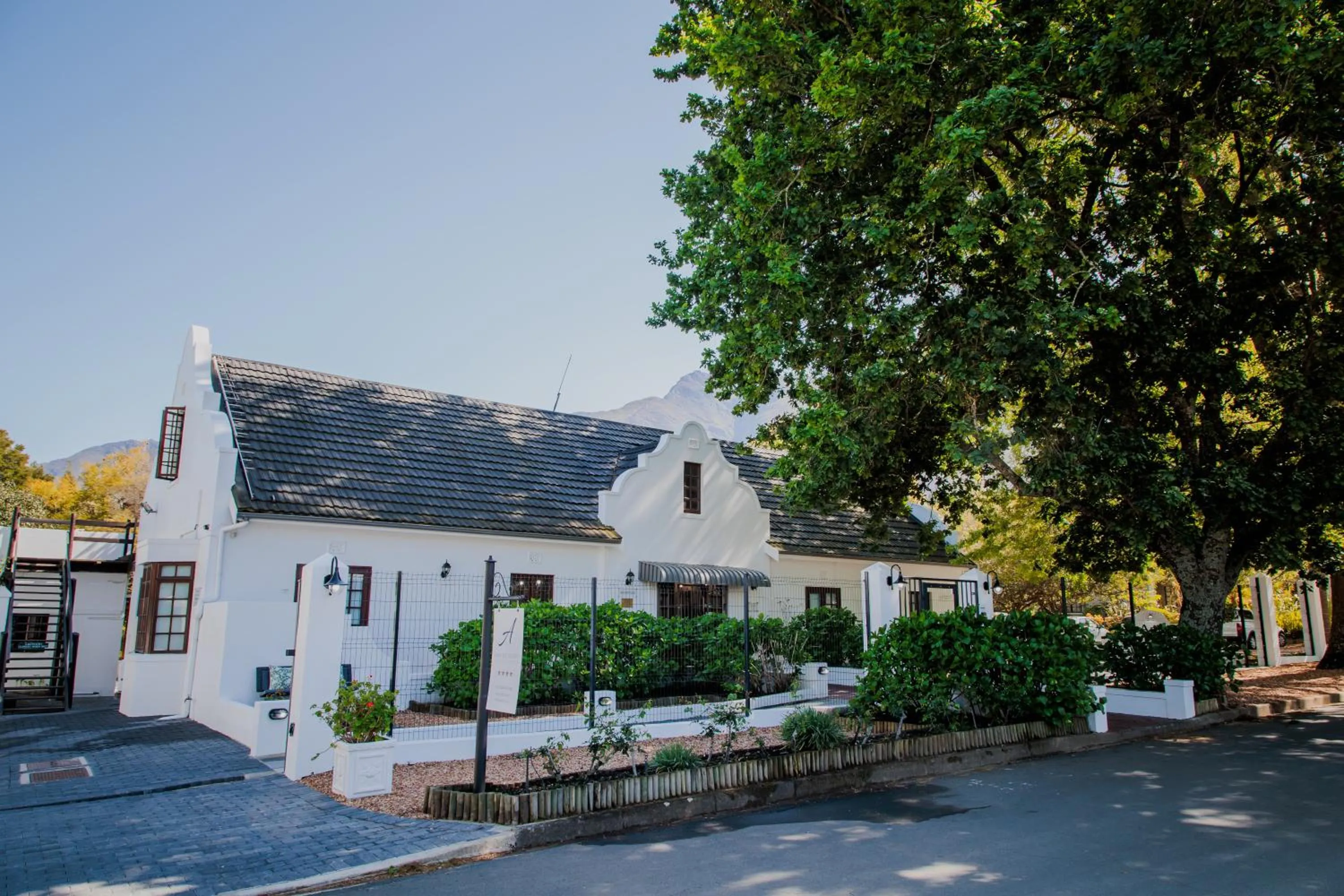 Property building in Aan de Oever Guesthouse