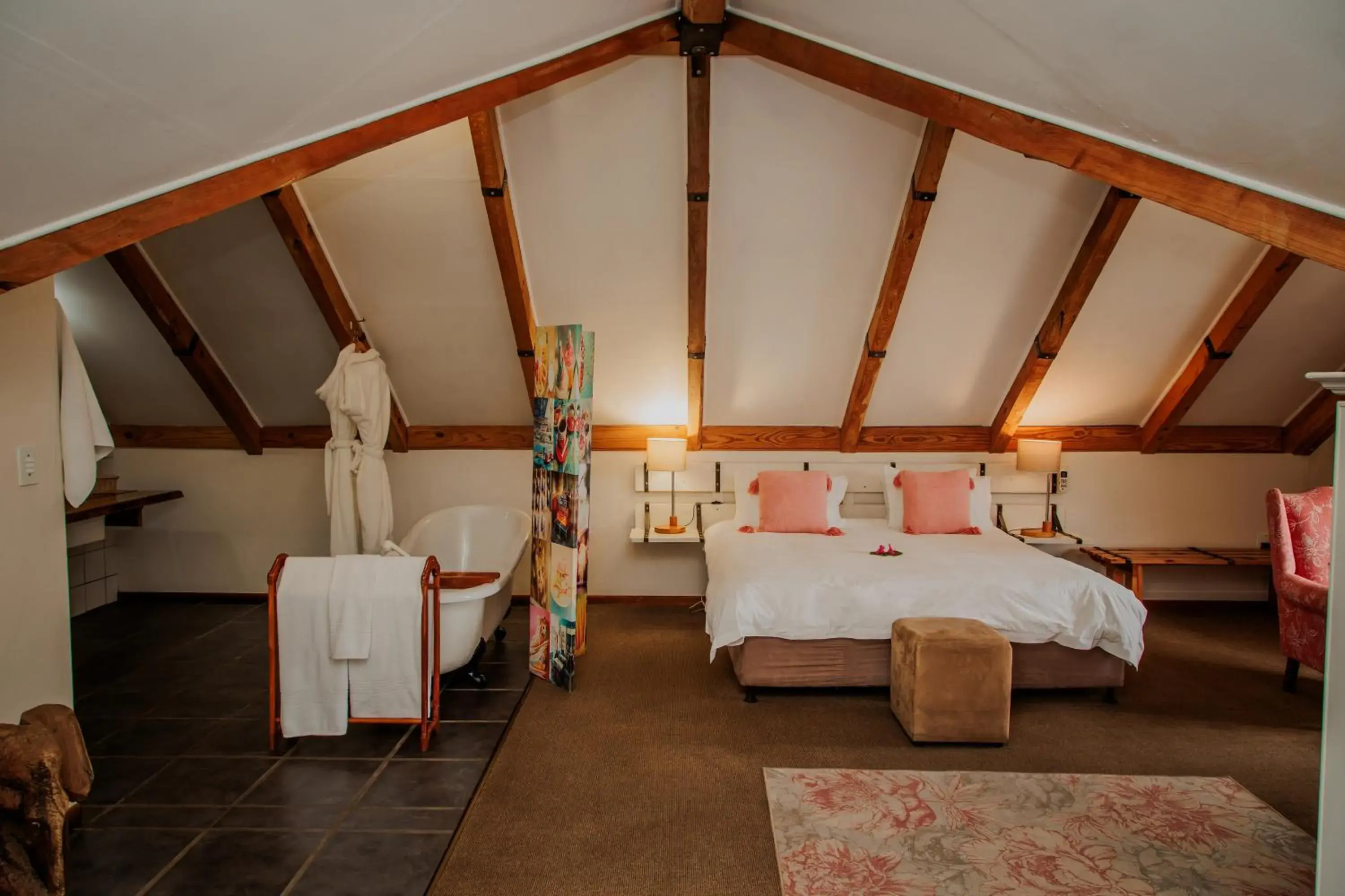 Luxury Loft Room with Stairs (Barn Owl) in Aan de Oever Guesthouse Luxury Loft Room with Stairs (Barn Owl) in Aan de Oever Guesthouse