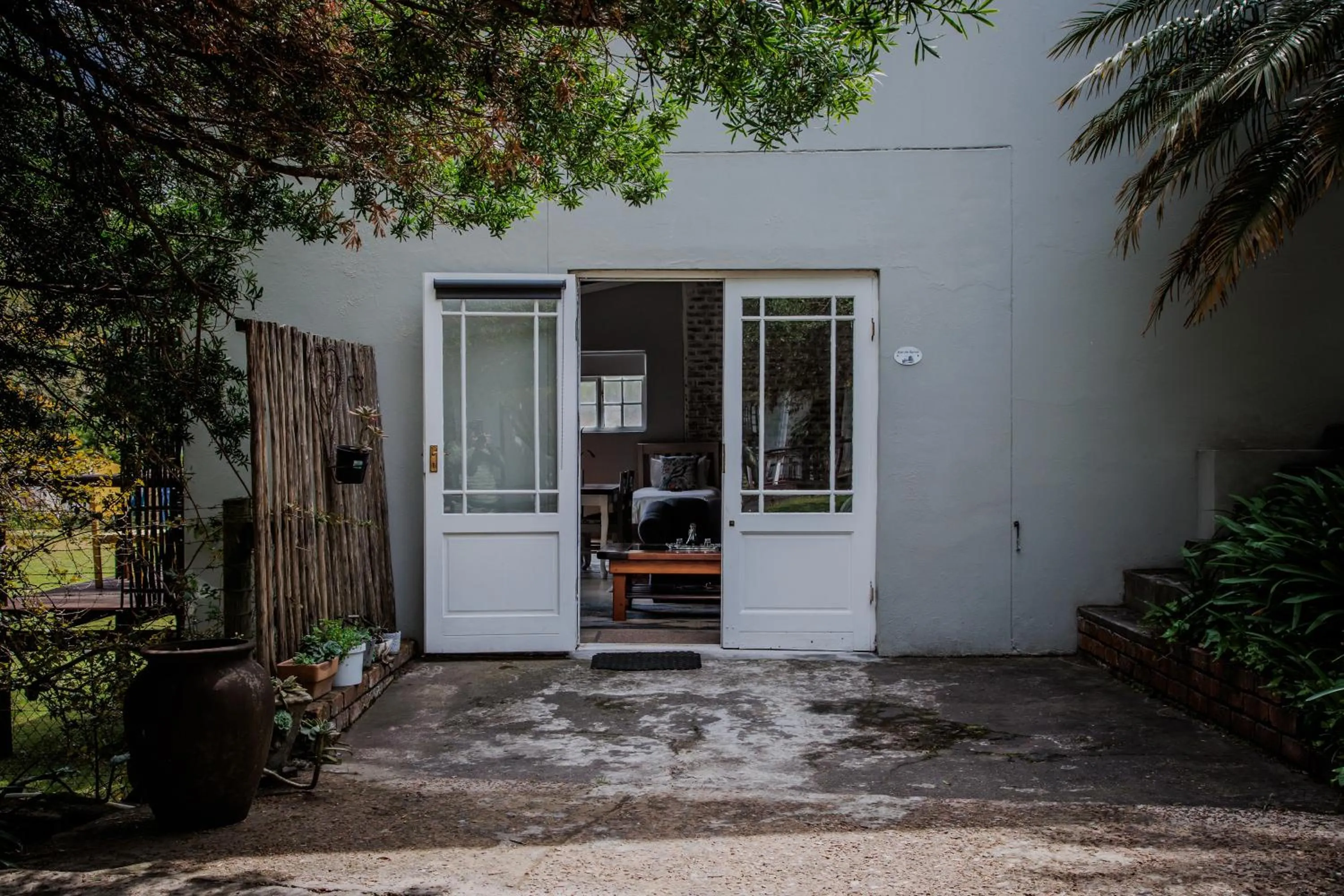Facade/entrance in Aan de Oever Guesthouse