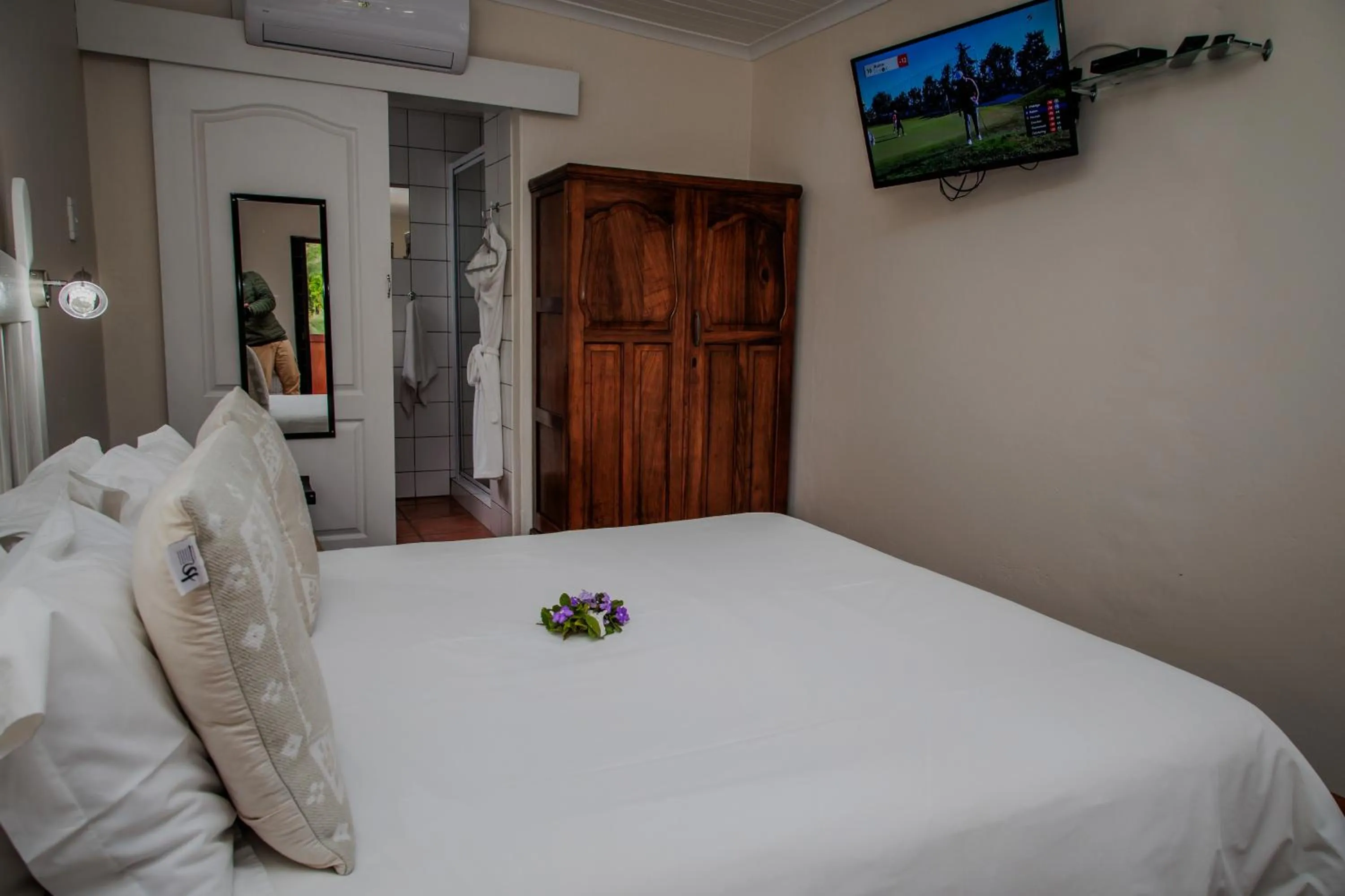 Bed in Aan de Oever Guesthouse