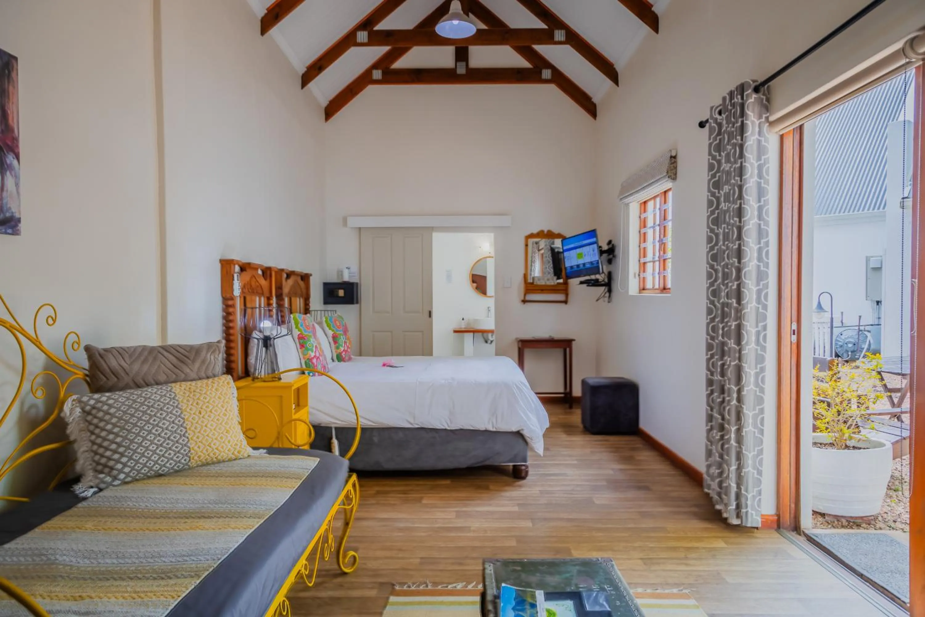 Bed in Aan de Oever Guesthouse