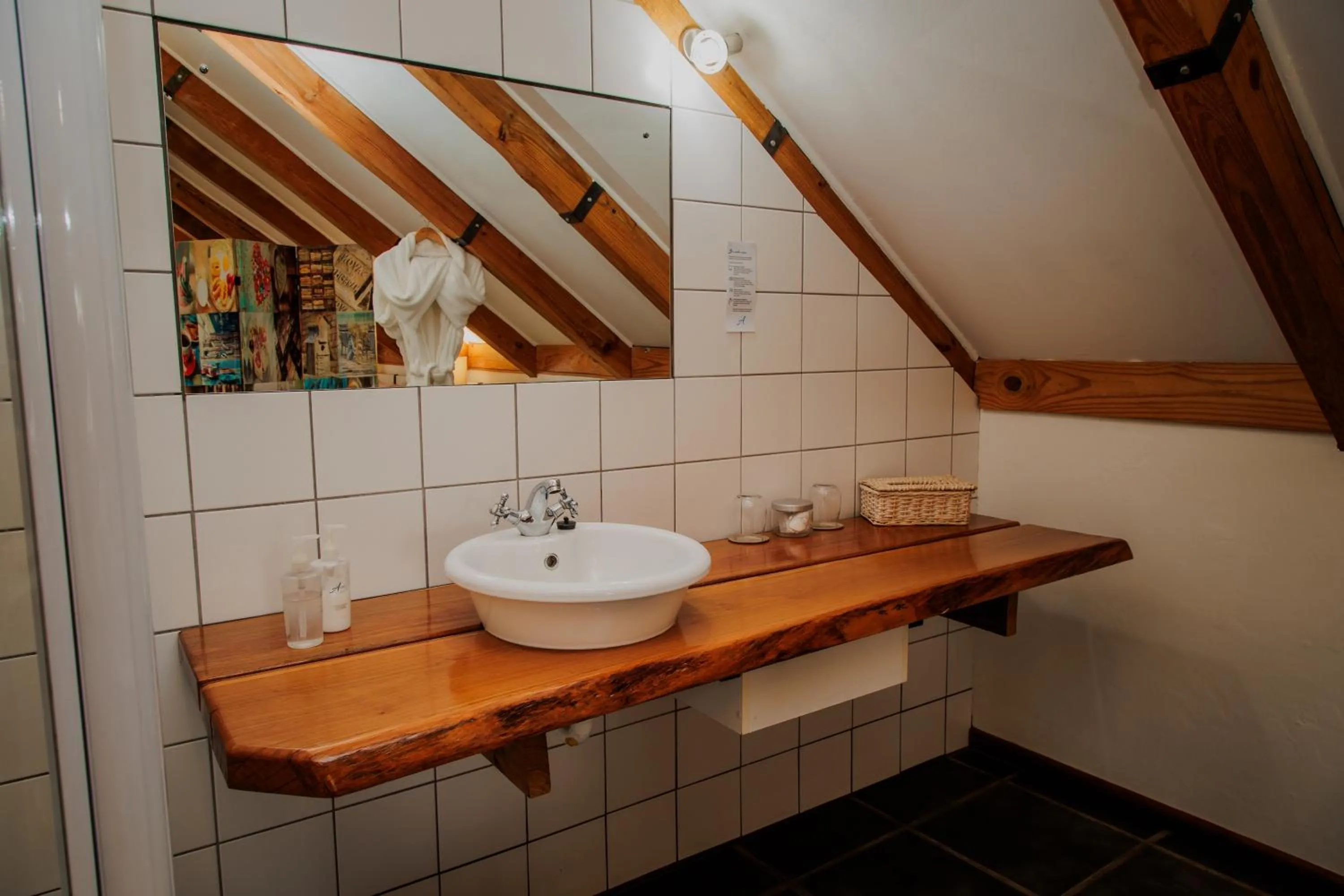 Bathroom in Aan de Oever Guesthouse