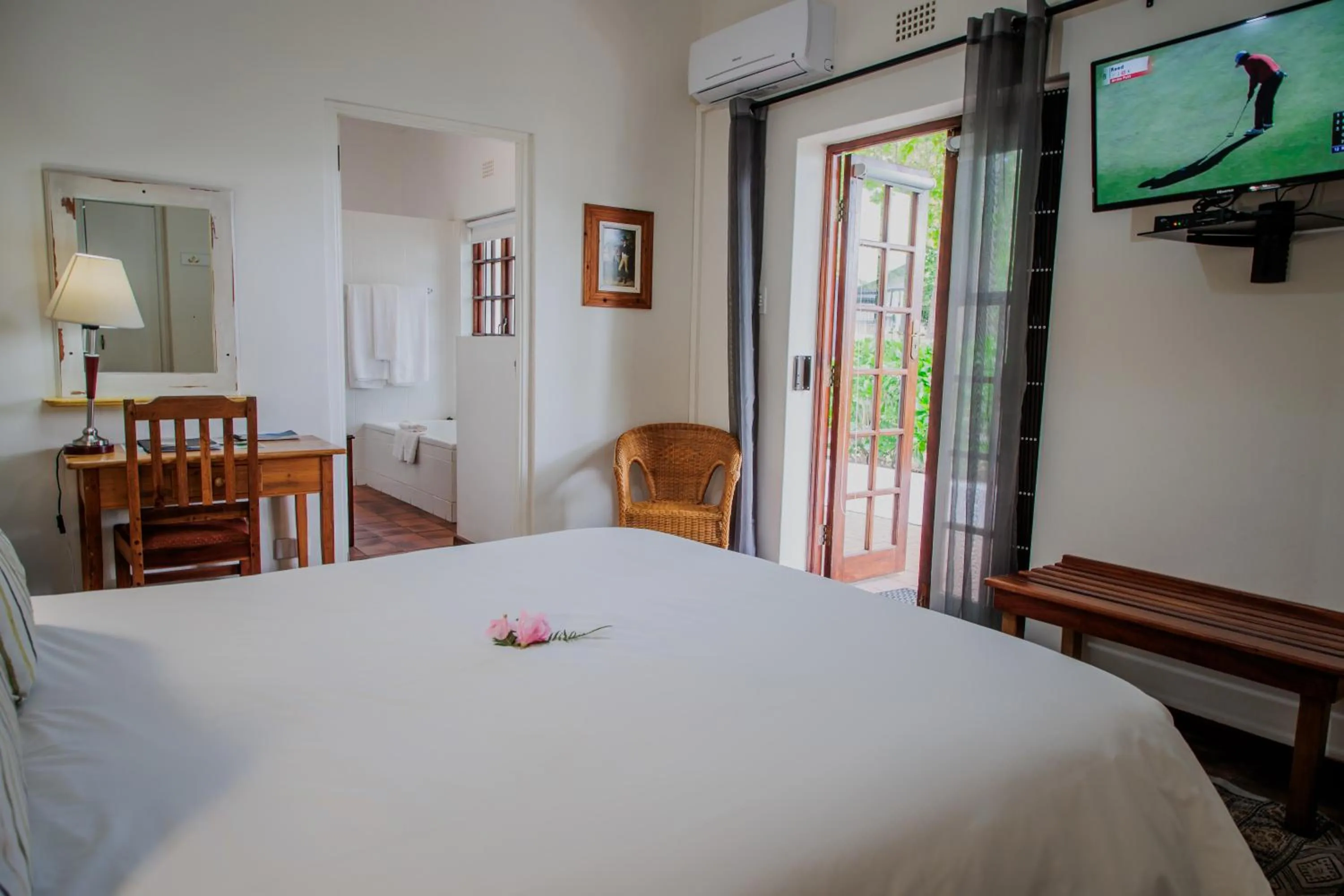 Bed in Aan de Oever Guesthouse