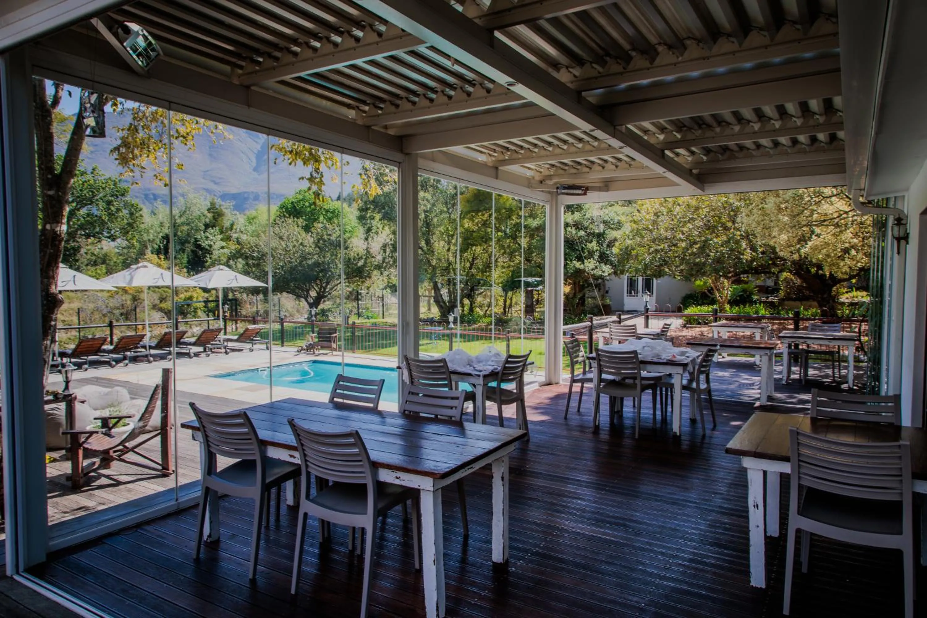 Dining area in Aan de Oever Guesthouse