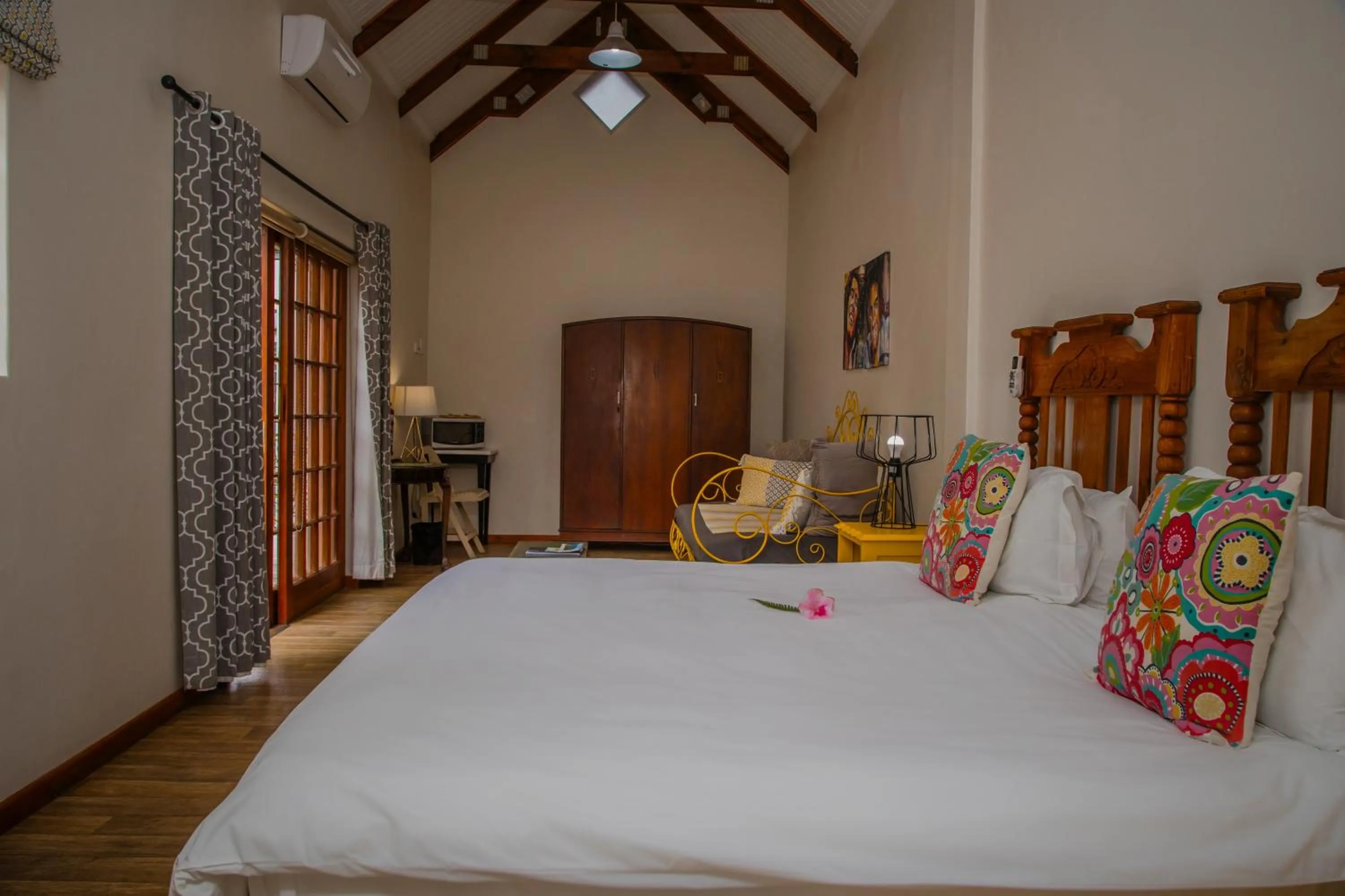 Bed in Aan de Oever Guesthouse