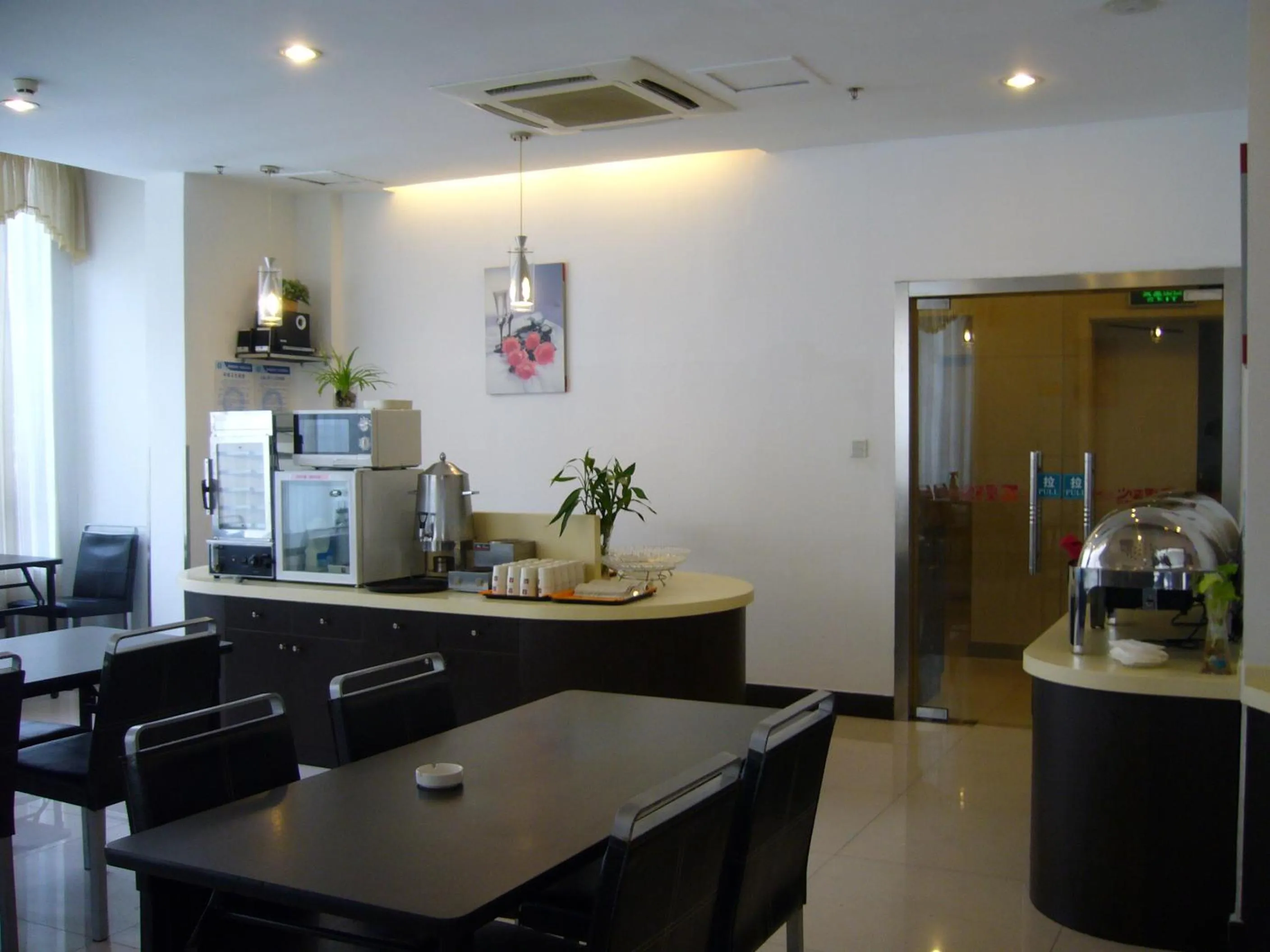 Restaurant/places to eat in Jinjiang Inn Wuxi Liangxi Road Wanda Plaza