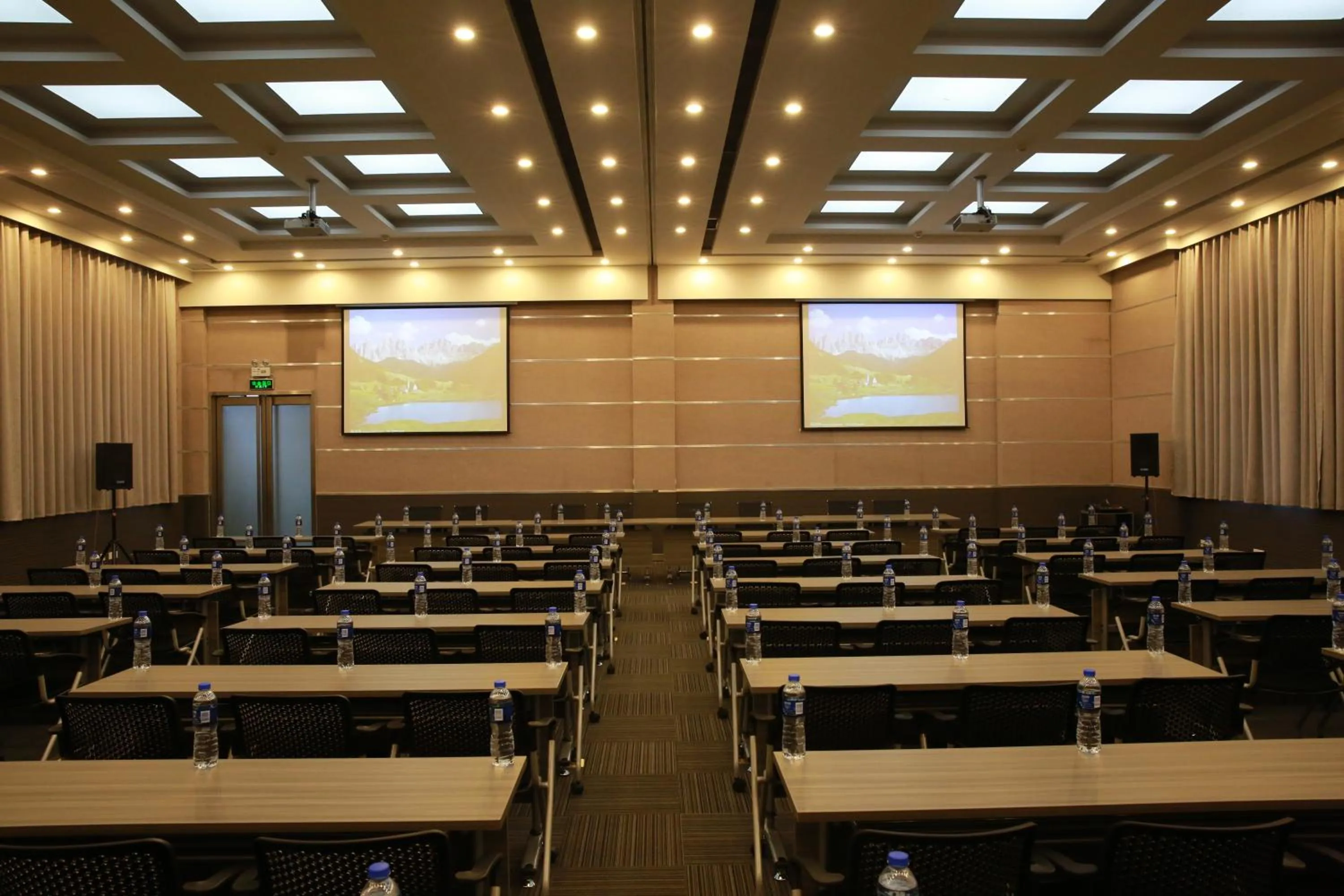 Meeting/conference room in Jinjiang Inn Luoyang Wangcheng Park