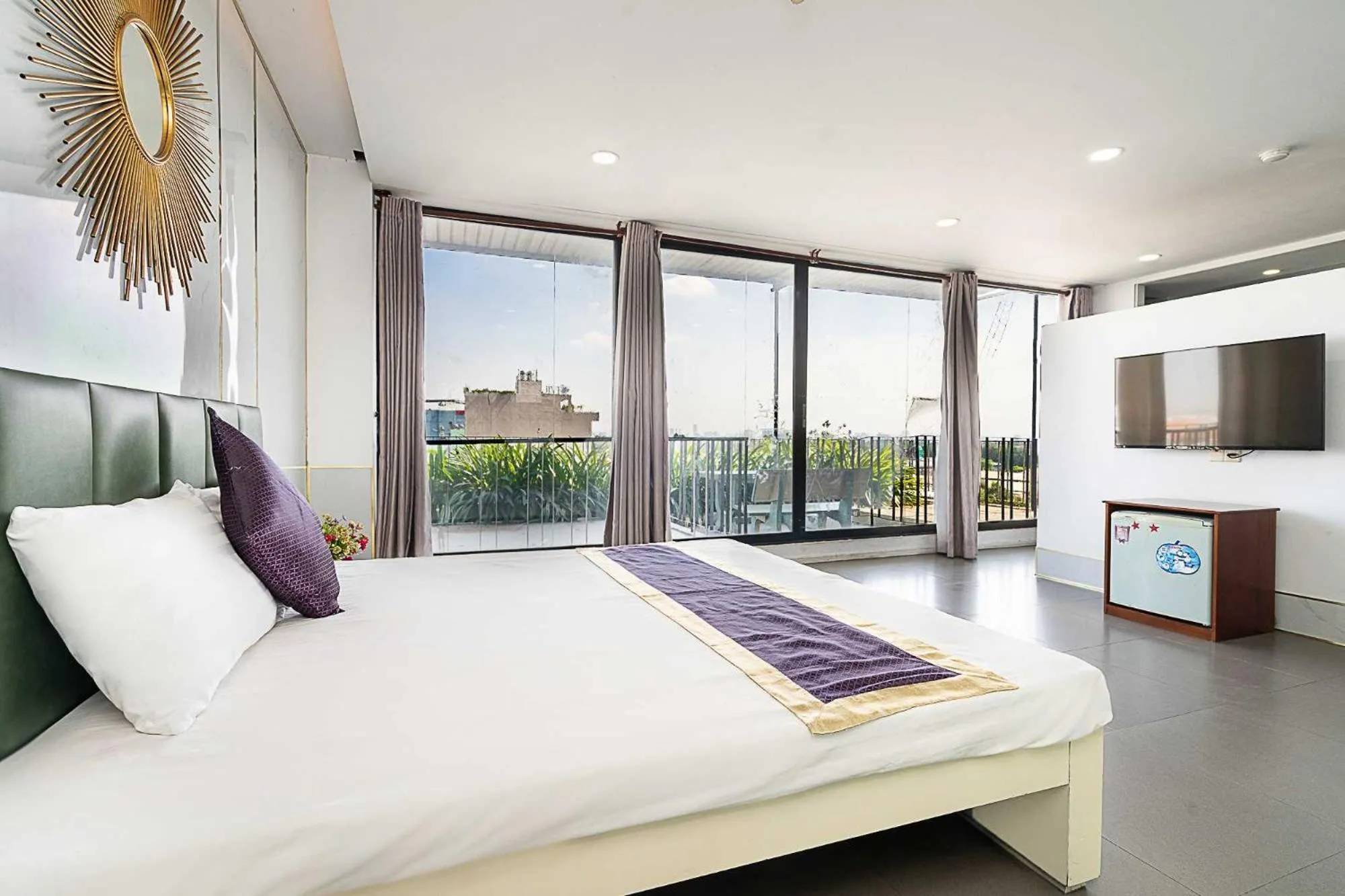 Deluxe Suite in Collection O Duc Dat Hotel - Go Vap District