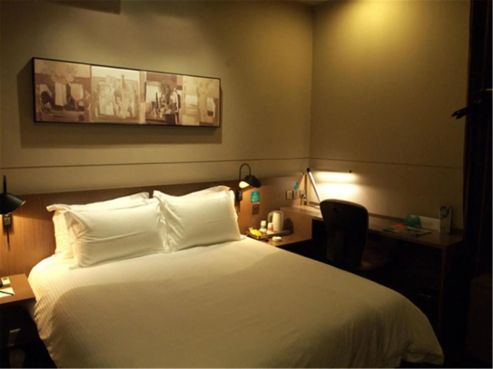 Photo of the whole room, Bed in Jinjiang Inn Xiamen Jimei University Guomao