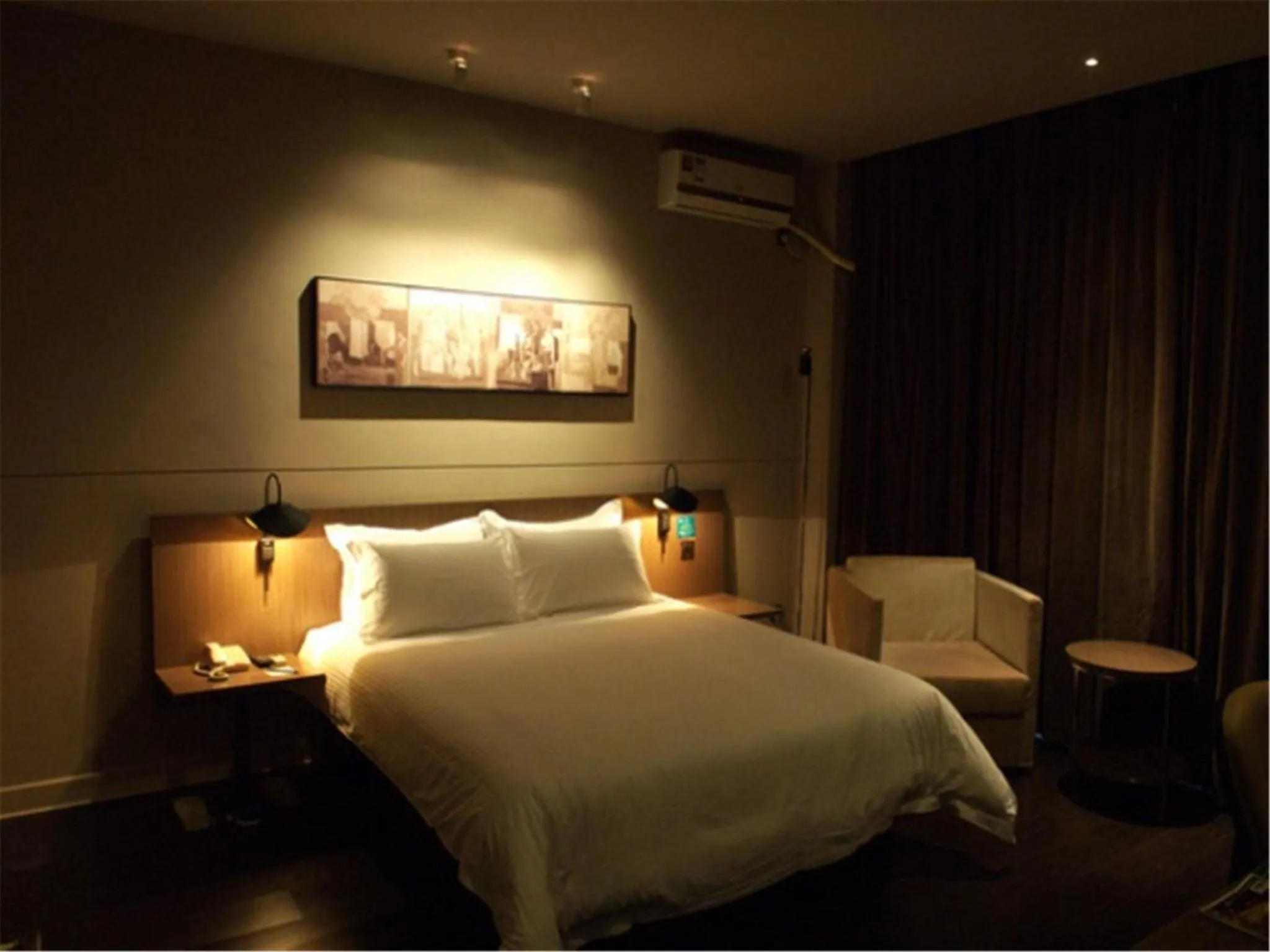 Photo of the whole room, Bed in Jinjiang Inn Xiamen Jimei University Guomao