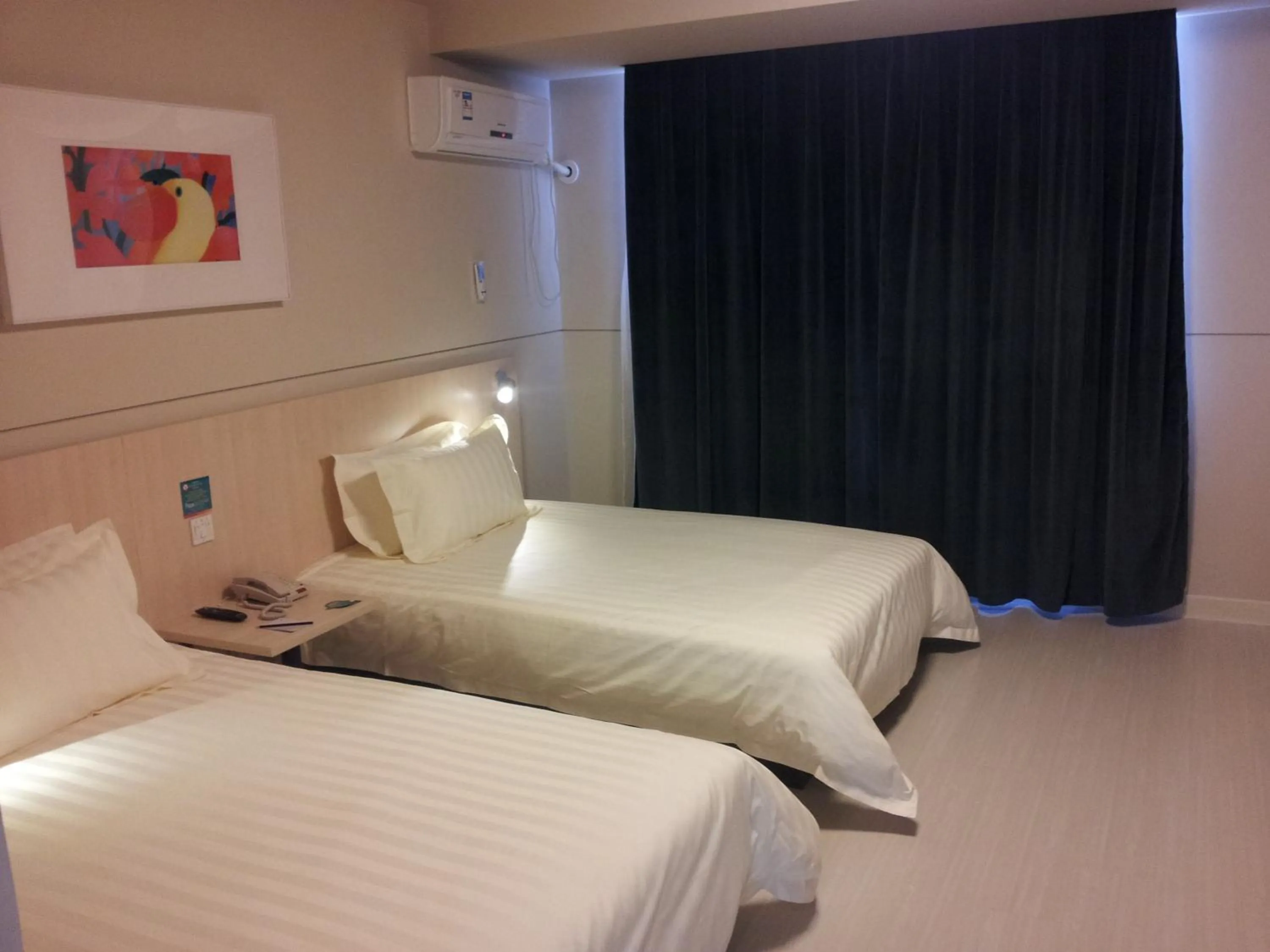 Bed in Jinjiang Inn Baoding Railway Station