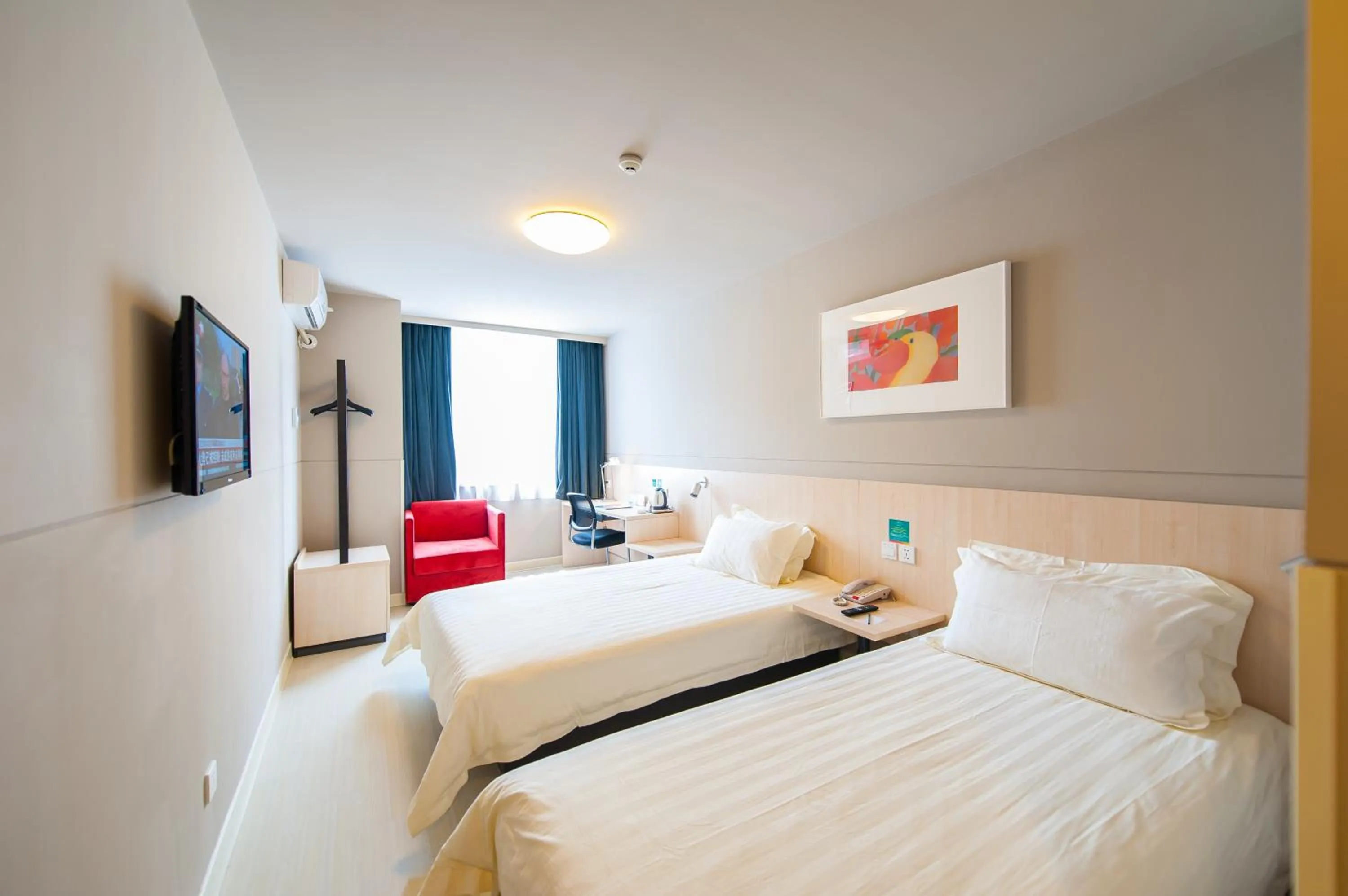 Photo of the whole room, Bed in Jinjiang Inn Wuhan Zhonghua Road Hubu Alley