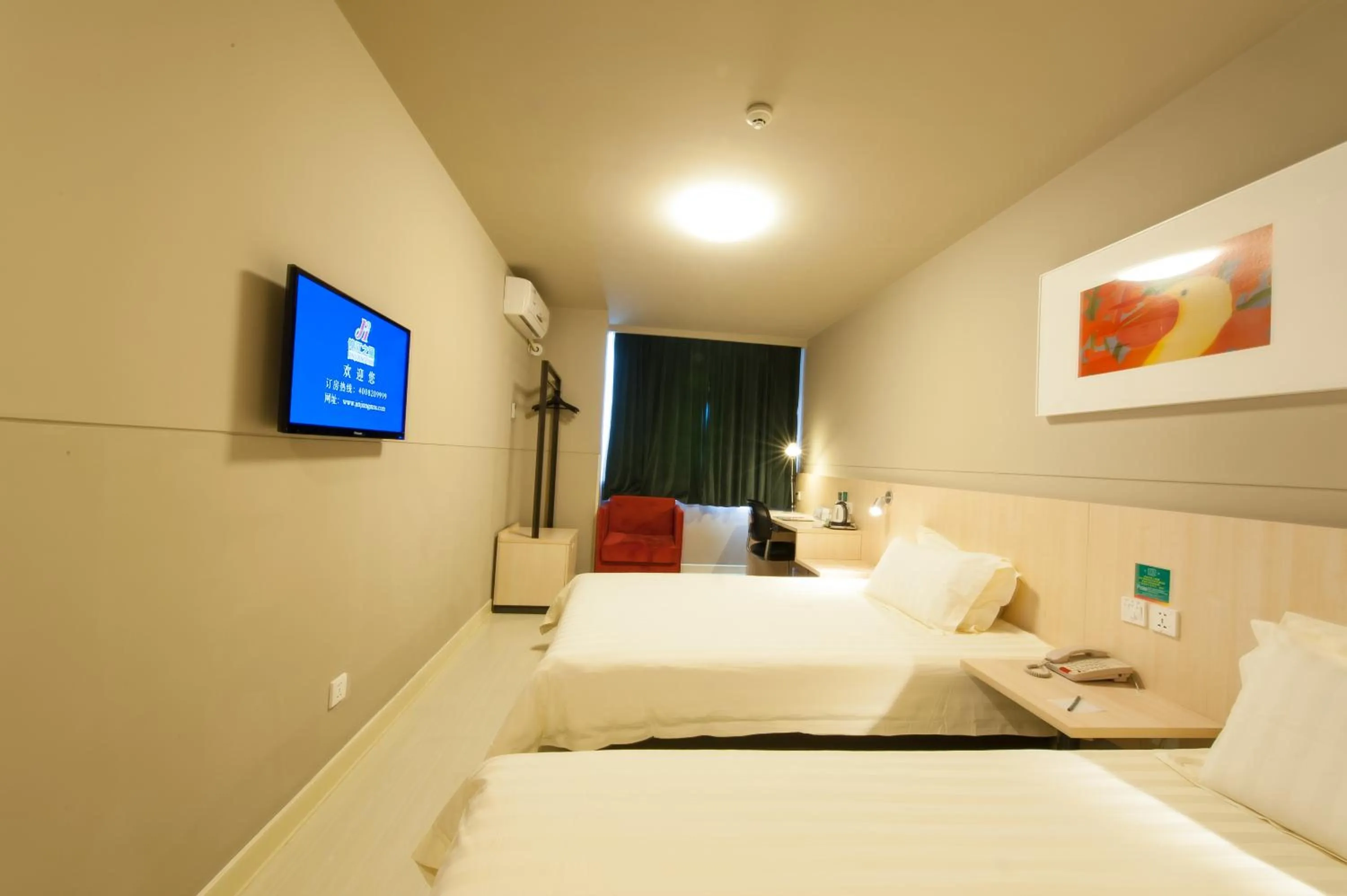 Photo of the whole room, Bed in Jinjiang Inn Wuhan Zhonghua Road Hubu Alley