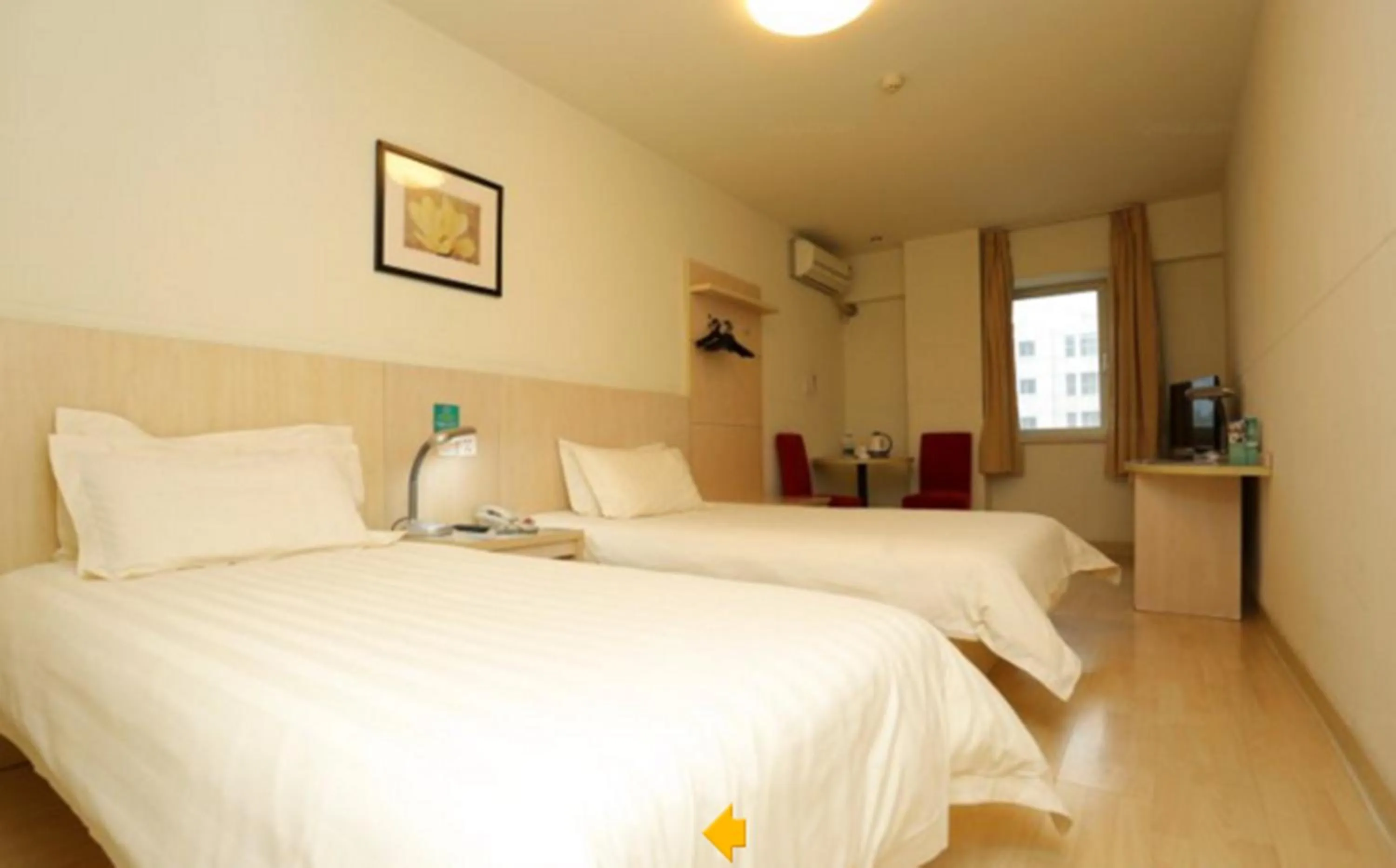 Photo of the whole room, Bed in Jinjiang Inn Wuhan Optical Valley Finance Habour