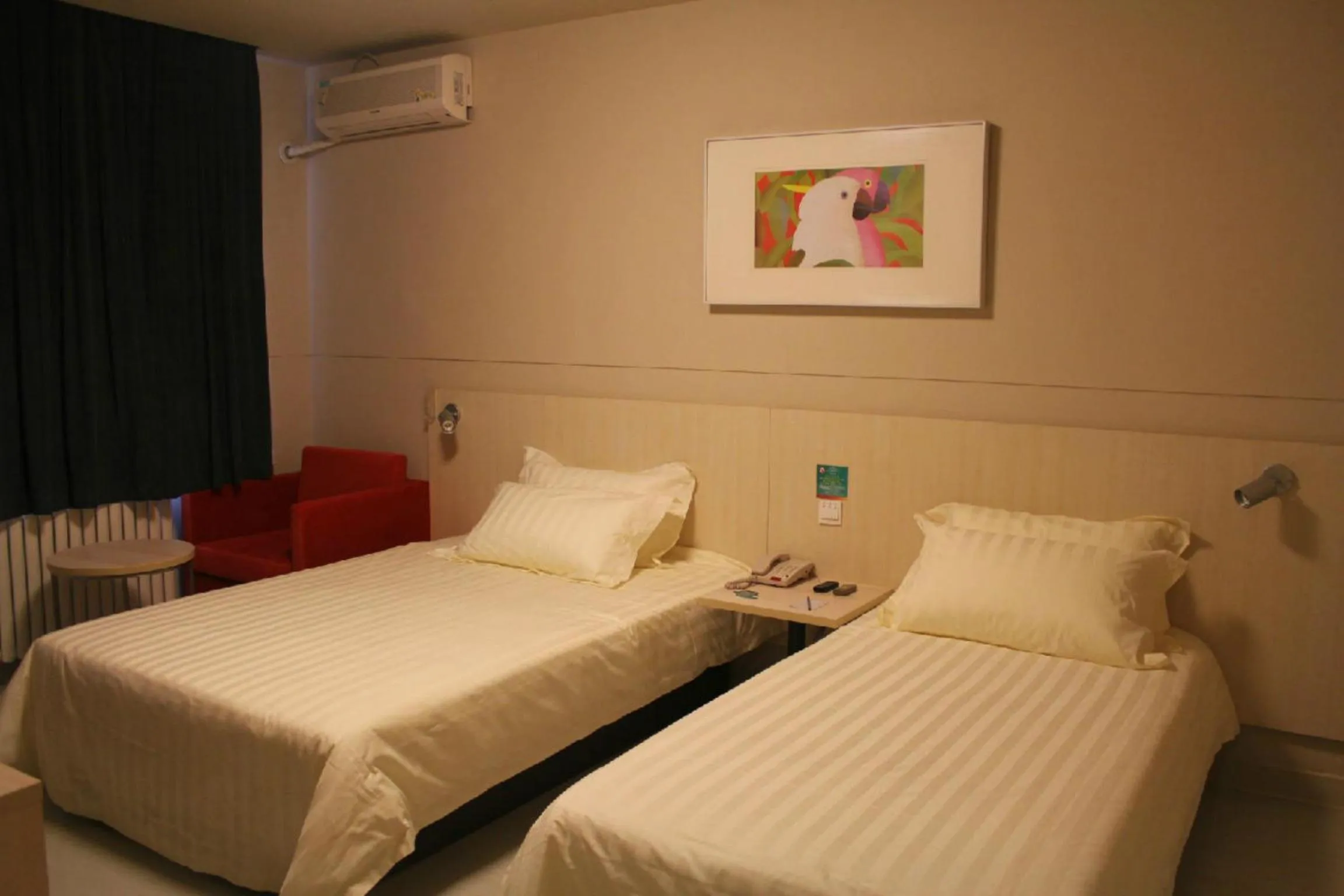 Photo of the whole room, Bed in Jinjiang Inn Shenyang North Railway Station Huigong Square