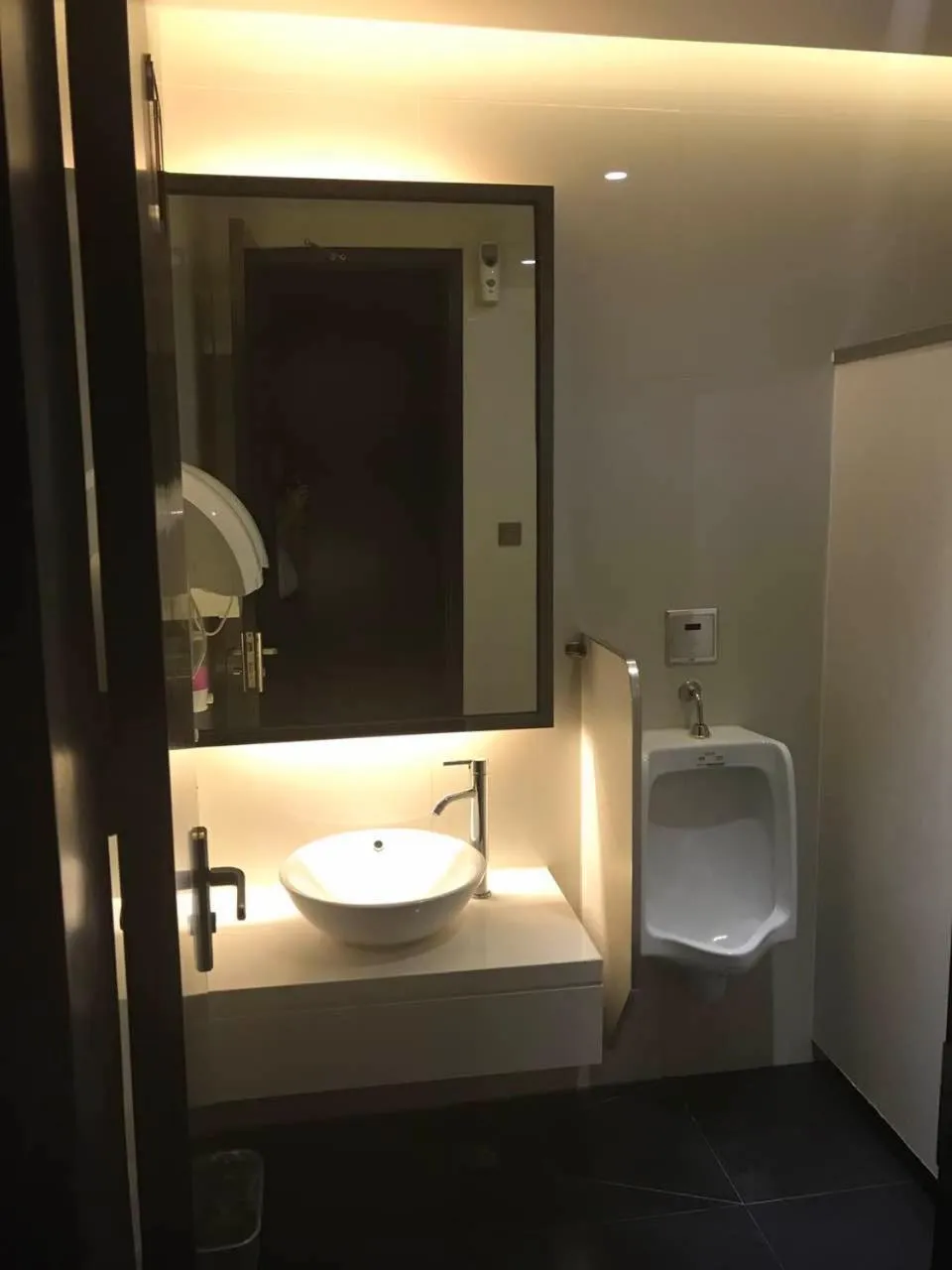 Decorative detail, Bathroom in Jinjiang Inn Select Tianjin Tanggu Metro Station Zhongxin North Road