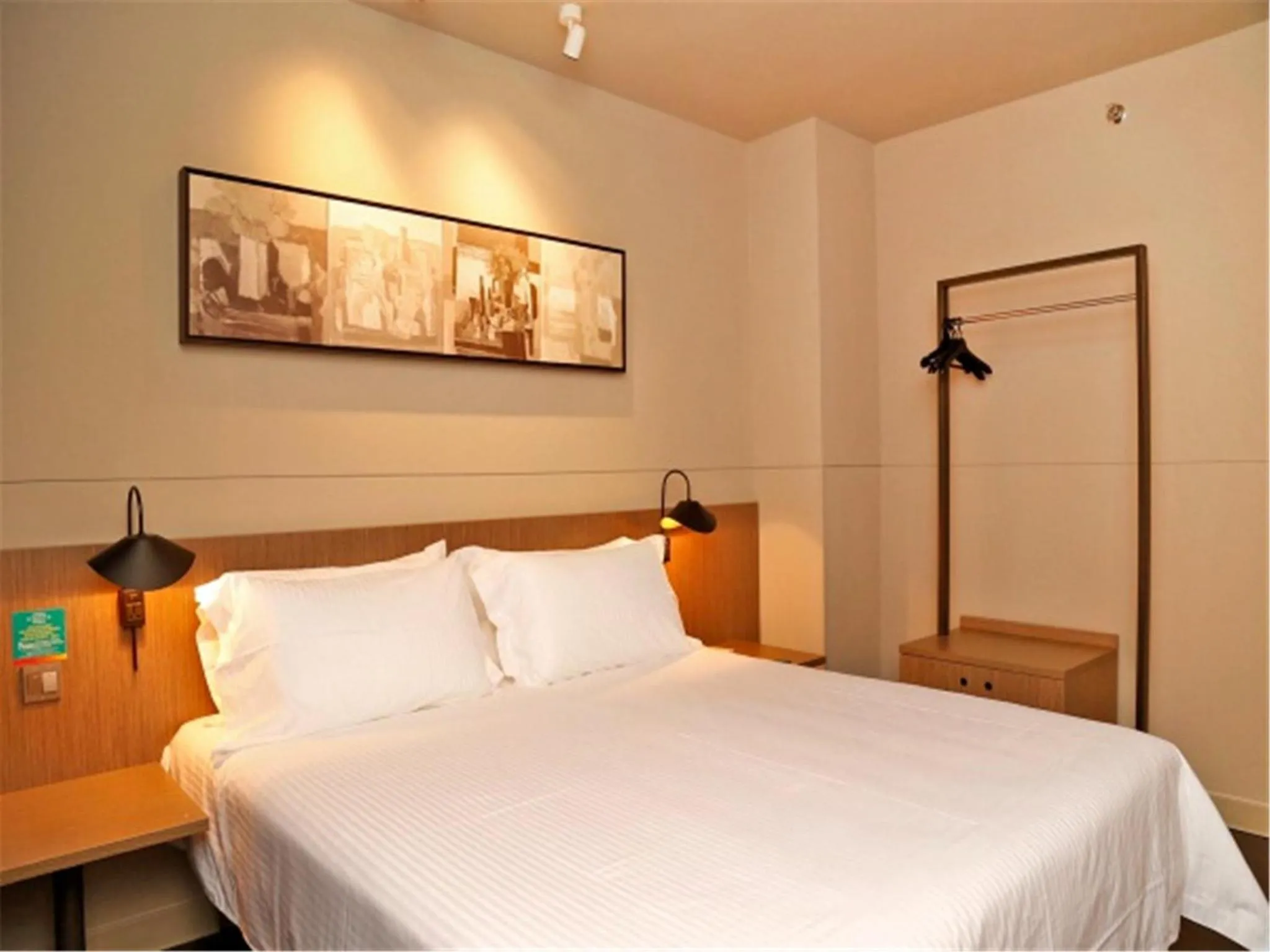 Bedroom, Bed in Jinjiang Inn Selected Shenzhen Huanggang Port Huangcheng Plaza