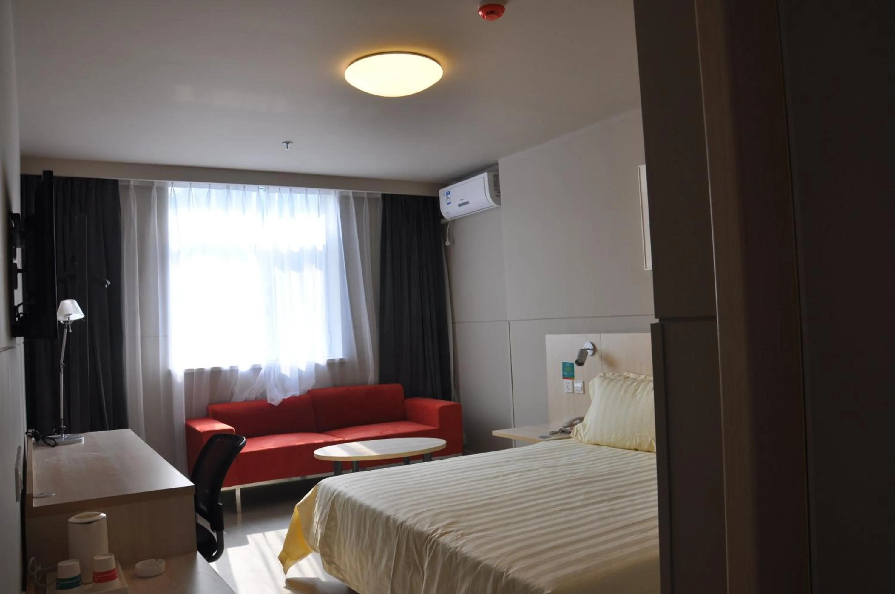 Bedroom, Bed in Jinjiang Inn Shenyang International Exhibition Center Sujiatun Railway Station