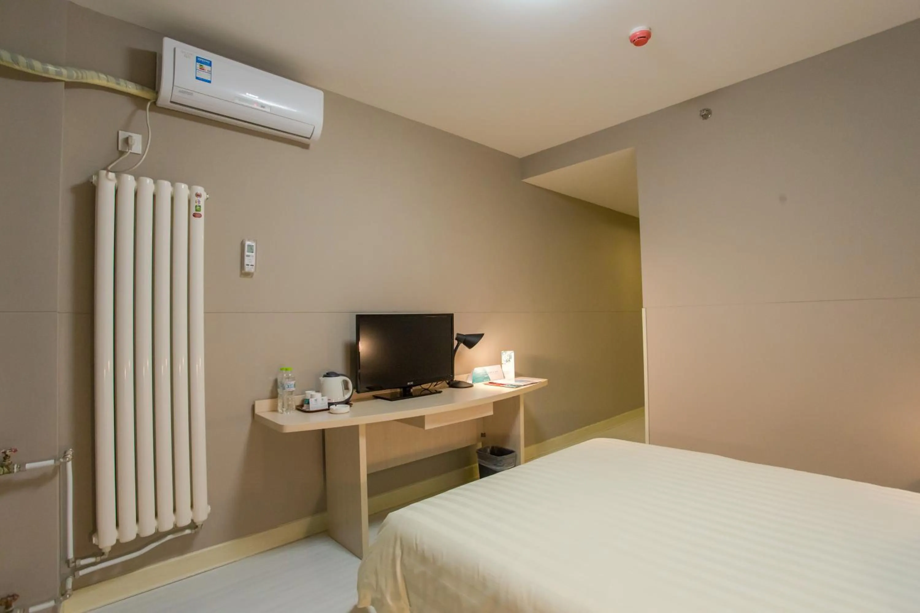 Bedroom in Jinjiang Inn Beijing Olympics Park