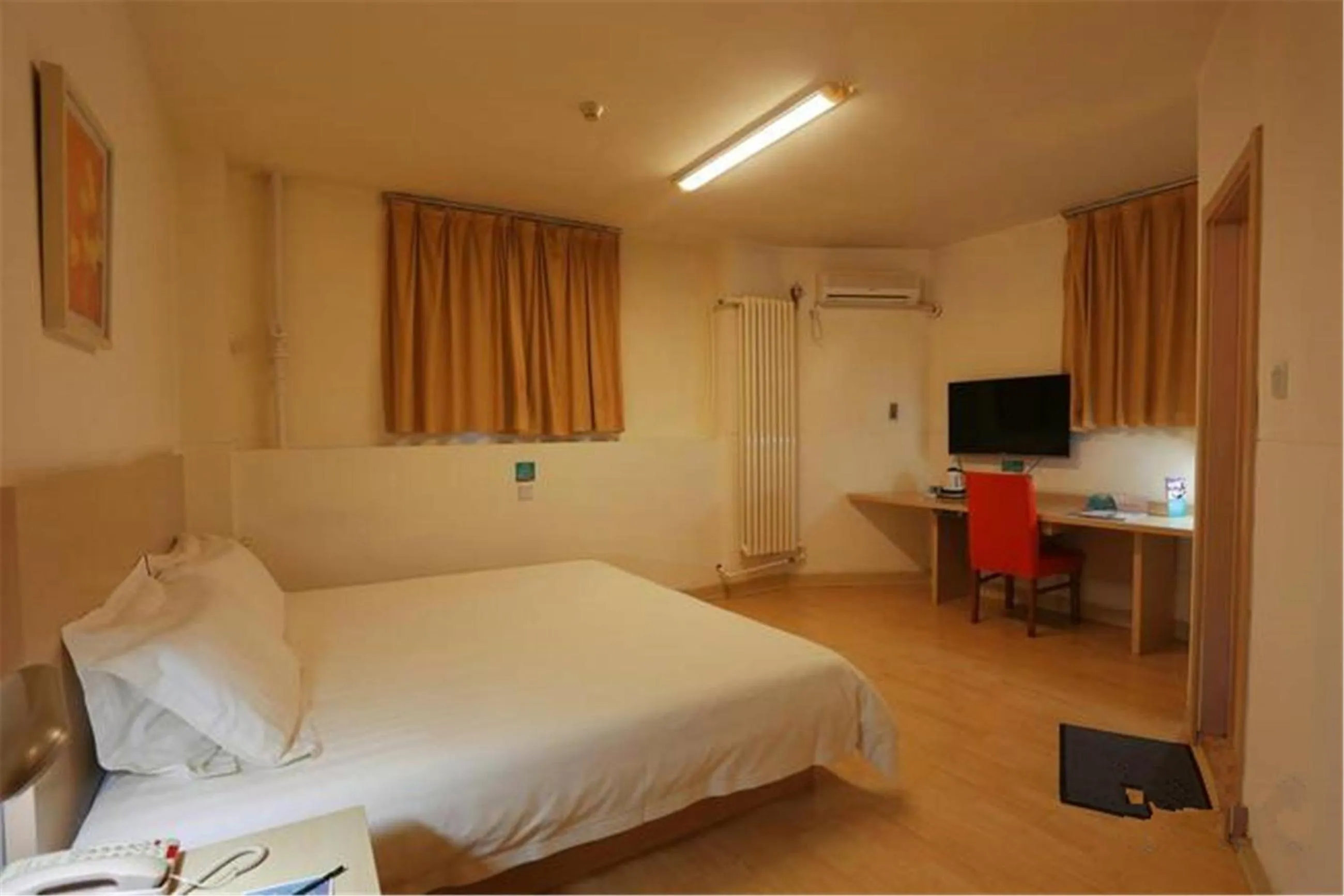 Bedroom, Bed in Jinjiang Inn Qingdao Bus Station